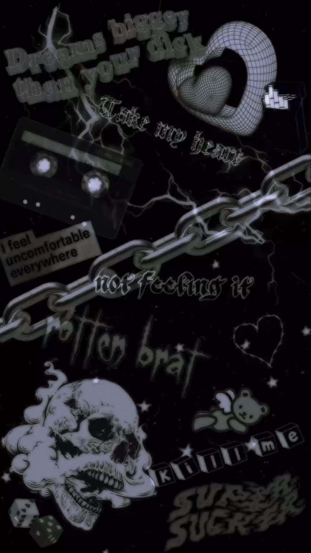 桌布 壁紙 — 一個黑暗的數位拼貼畫，包含骷髏頭、卡式錄音帶、鎖鏈和混亂的文字，背景是星光點點的黑色。