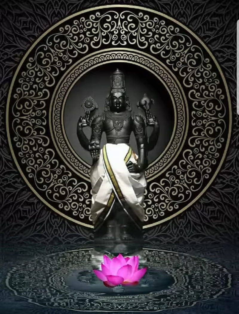 Hindu Temple 桌布 壁紙 — 一個黑暗神祇雕像立於華麗圓形框架內，在倒影池上方手持發光粉紅蓮花。