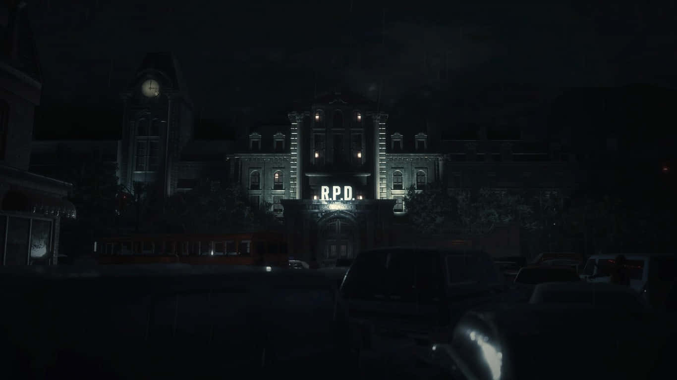 1366x768 Resident Evil 2 桌布 壁紙 — 一個黑暗雨夜場景， featuring 一座哥德式警察局，帶有發光的 R.P.D. 標誌，前景有停泊的汽車。