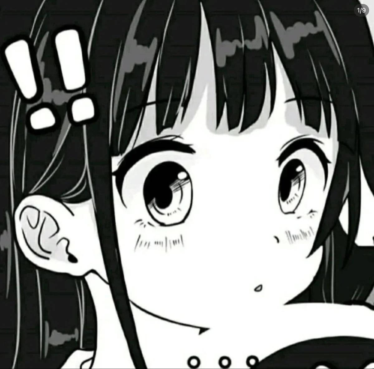 Anime Girl Aesthetic 桌布 壁紙 — 一個黑白動漫女孩，有著大眼睛和和平手勢，看起來開朗又調皮。