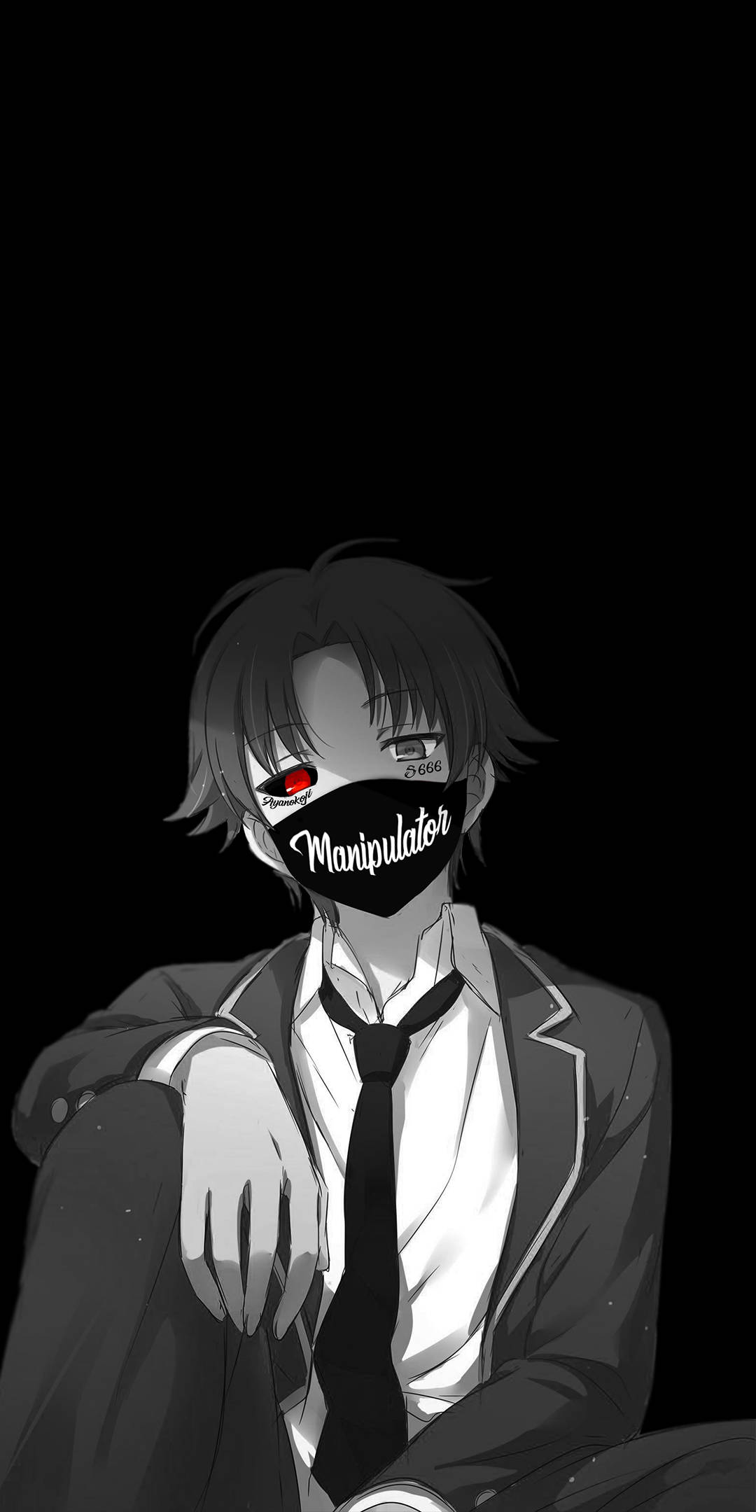kiyotaka ayanokoji 桌布 壁紙 — 一個黑白動畫男孩，有一隻紅眼睛和一個標有「Manipulator」的面具，坐在黑色背景前。