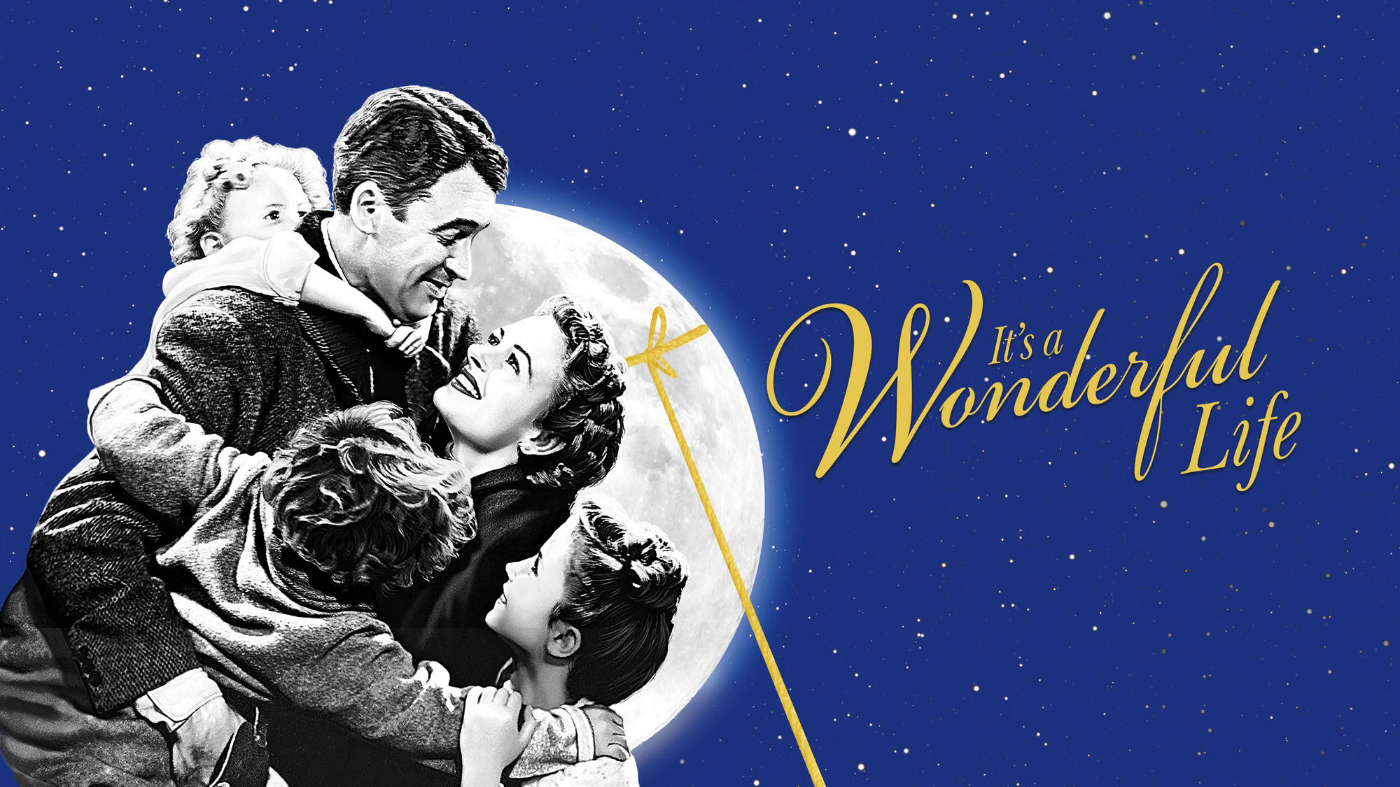 Family 桌布 壁紙 — 一個黑白家庭在滿月和金色文字「It's a Wonderful Life」的星空夜空下快樂地擁抱。