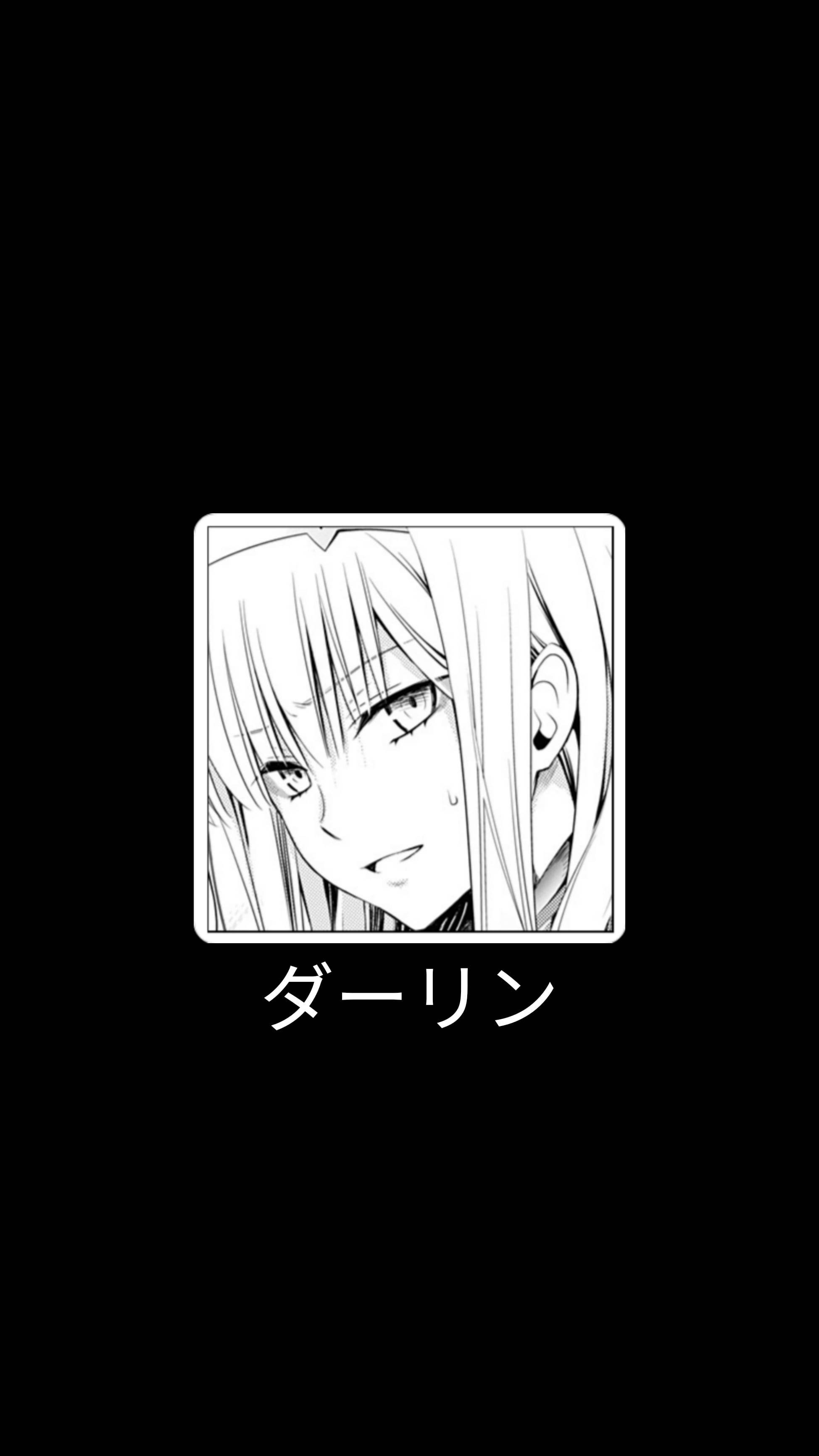 黑白 桌布 壁紙 — 一個黑白的動漫肖像，描繪一個長髮女孩在黑暗背景上露出冷笑。