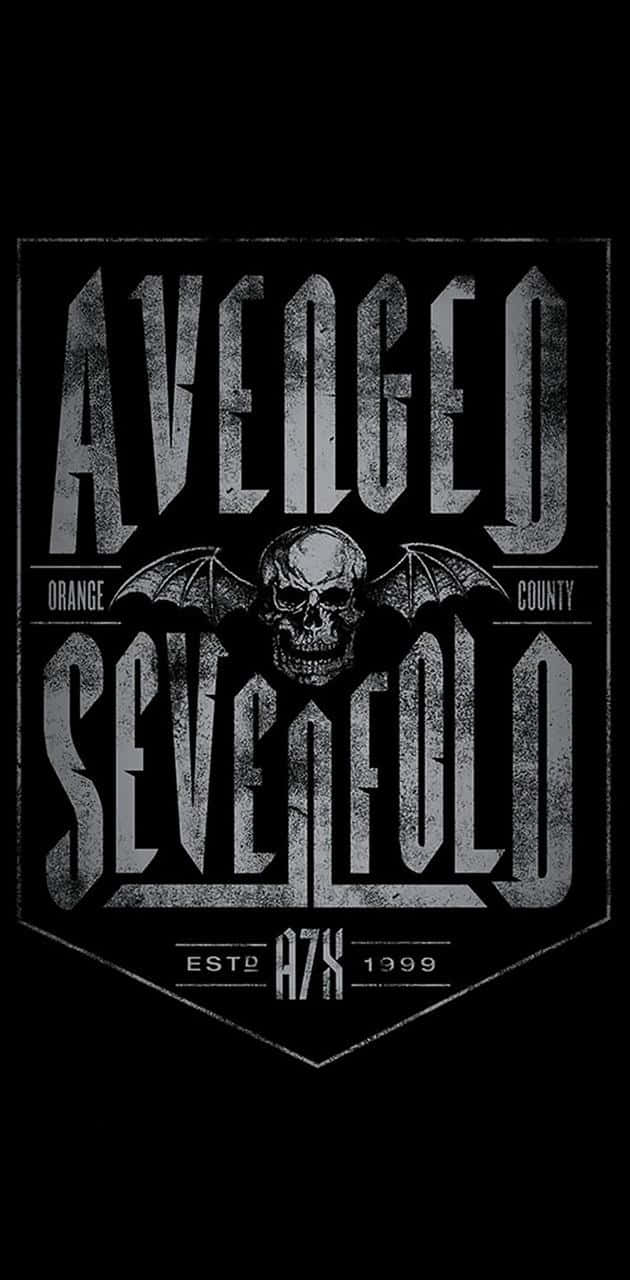 桌布 壁紙 — 一個黑白破舊的Avenged Sevenfold標誌，帶有骷髏和翅膀，背景為深色。