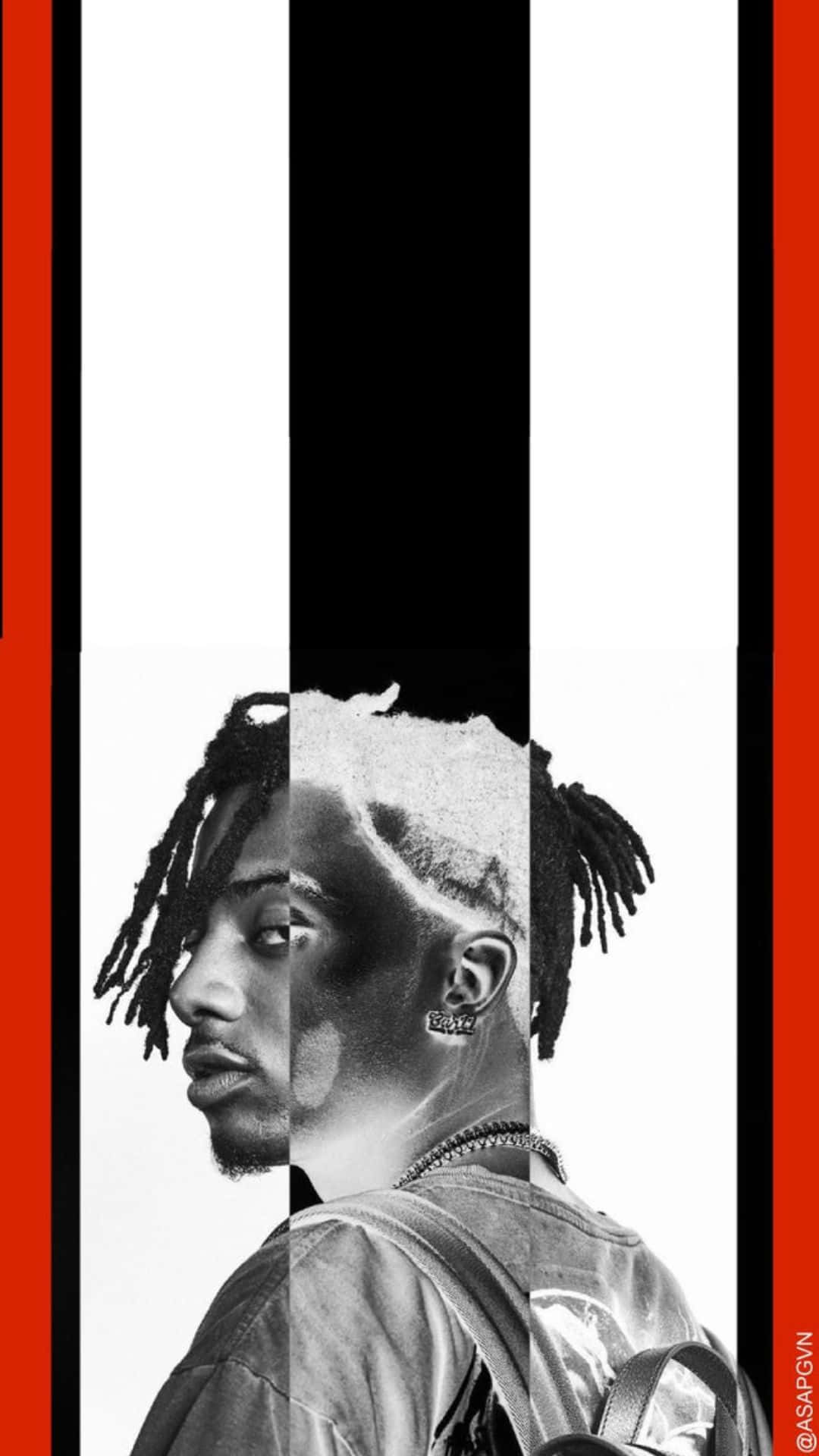 Playboi Carti 桌布 壁紙 — 一個黑白肖像，一名留著辮子的男人被大膽的垂直條紋分割，背景為紅色。