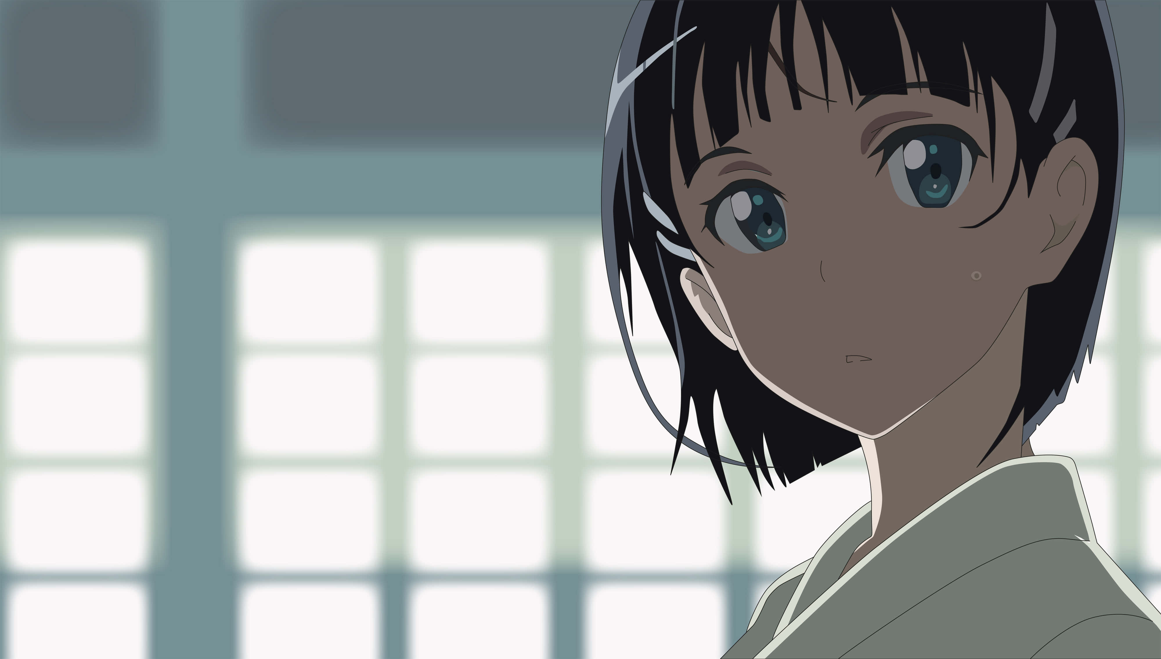 Suguha Kirigaya 桌布 壁紙 — 一個黑短髮藍眼睛的動漫女孩在窗邊回頭看的特寫。