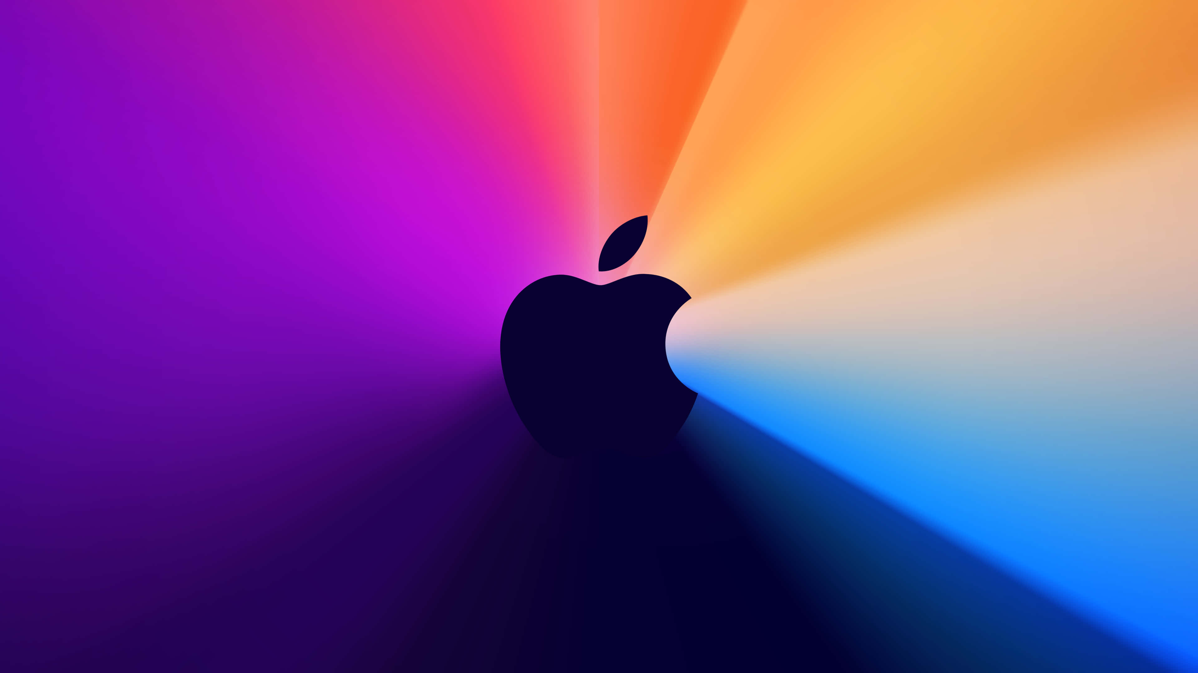 4K Apple 桌布 壁紙 — 一個黑色Apple標誌在漸變背景上散發出充滿活力的彩虹光芒。
