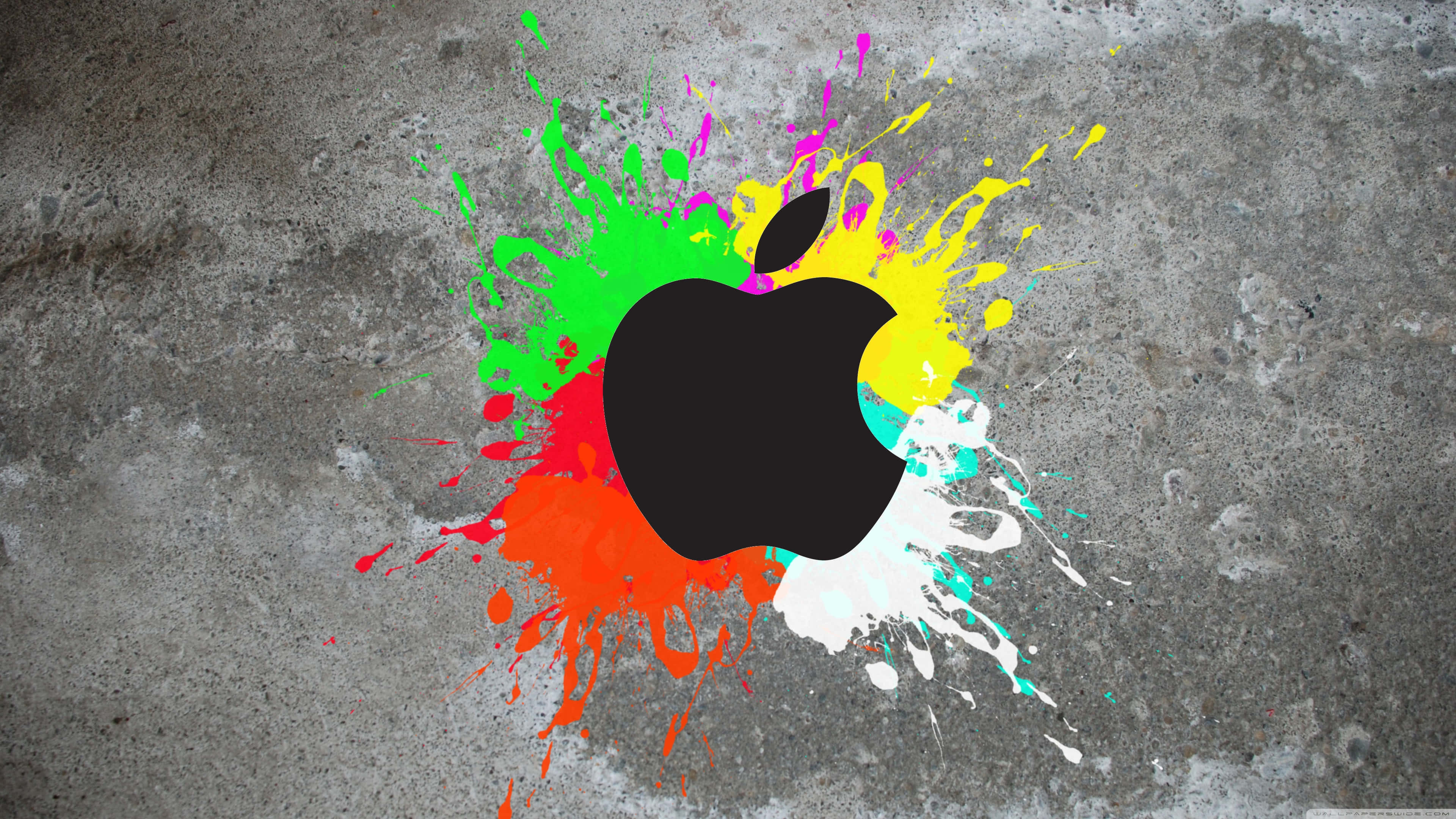 4K Apple 桌布 壁紙 — 一個黑色Apple標誌在粗糙的混凝土表面上爆發出鮮豔的油漆飛濺。