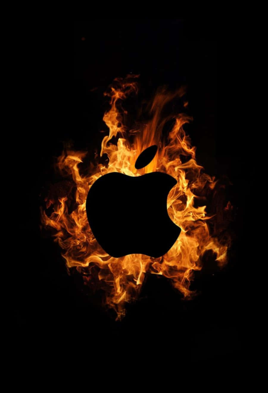 Cool Fire 桌布 壁紙 — 一個黑色Apple標誌被鮮豔的橙色火焰吞噬，背景為漆黑一片。