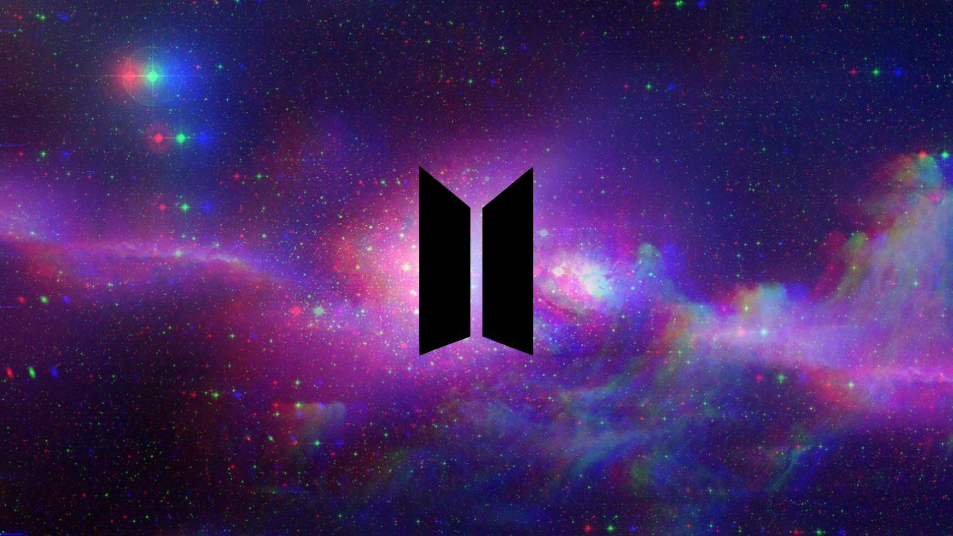 BTS 筆電 桌布 壁紙 — 一個黑色BTS標誌居中，背景是充滿活力的宇宙星雲，有旋轉的紫色、粉紅色和藍色星星。