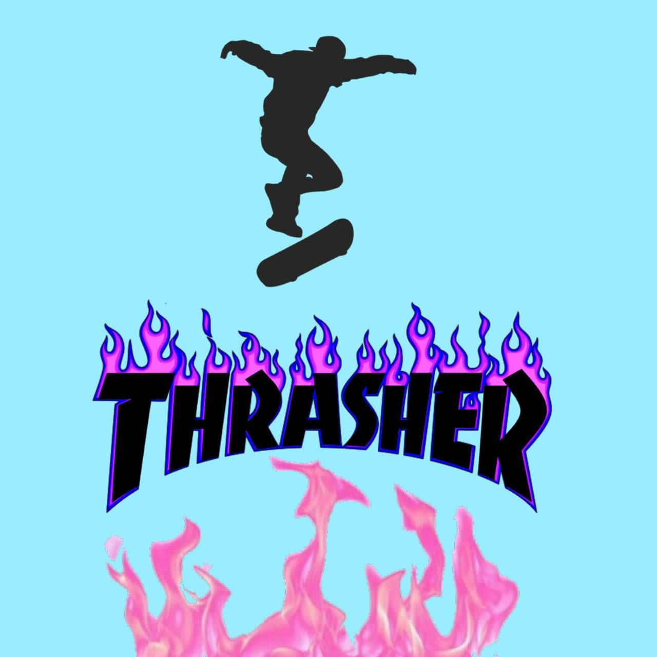 Thrasher 桌布 壁紙 — 一個黑色滑板手剪影在半空中，位於淺藍色背景上燃燒的Thrasher標誌上方。