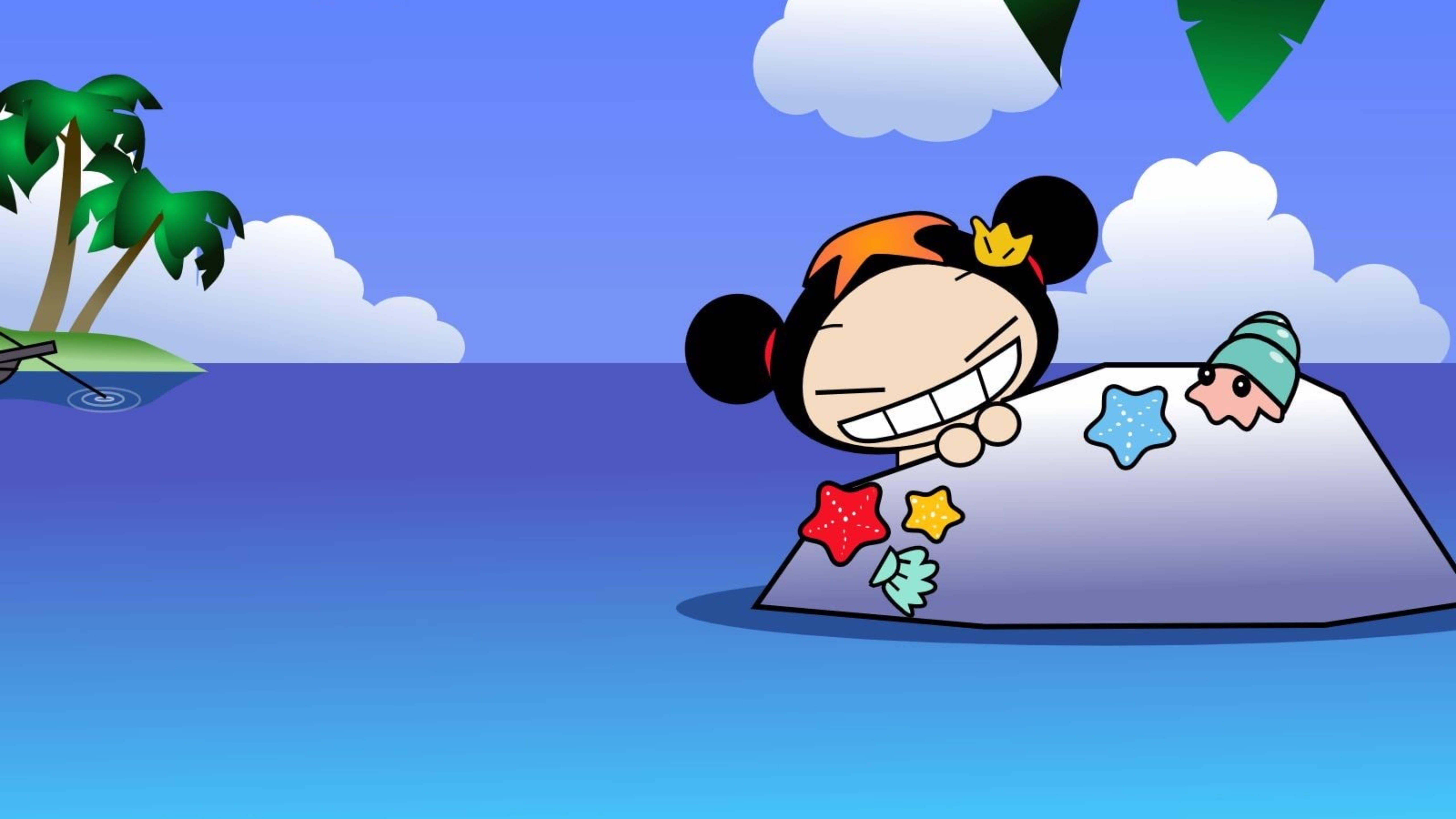 Pucca 桌布 壁紙 — 一個黑色辮子、戴著皇冠的卡通女孩在裝飾著彩色星星的衝浪板上，在平靜的藍色海洋上，在晴朗的天空和棕櫚樹下歡快地大笑。