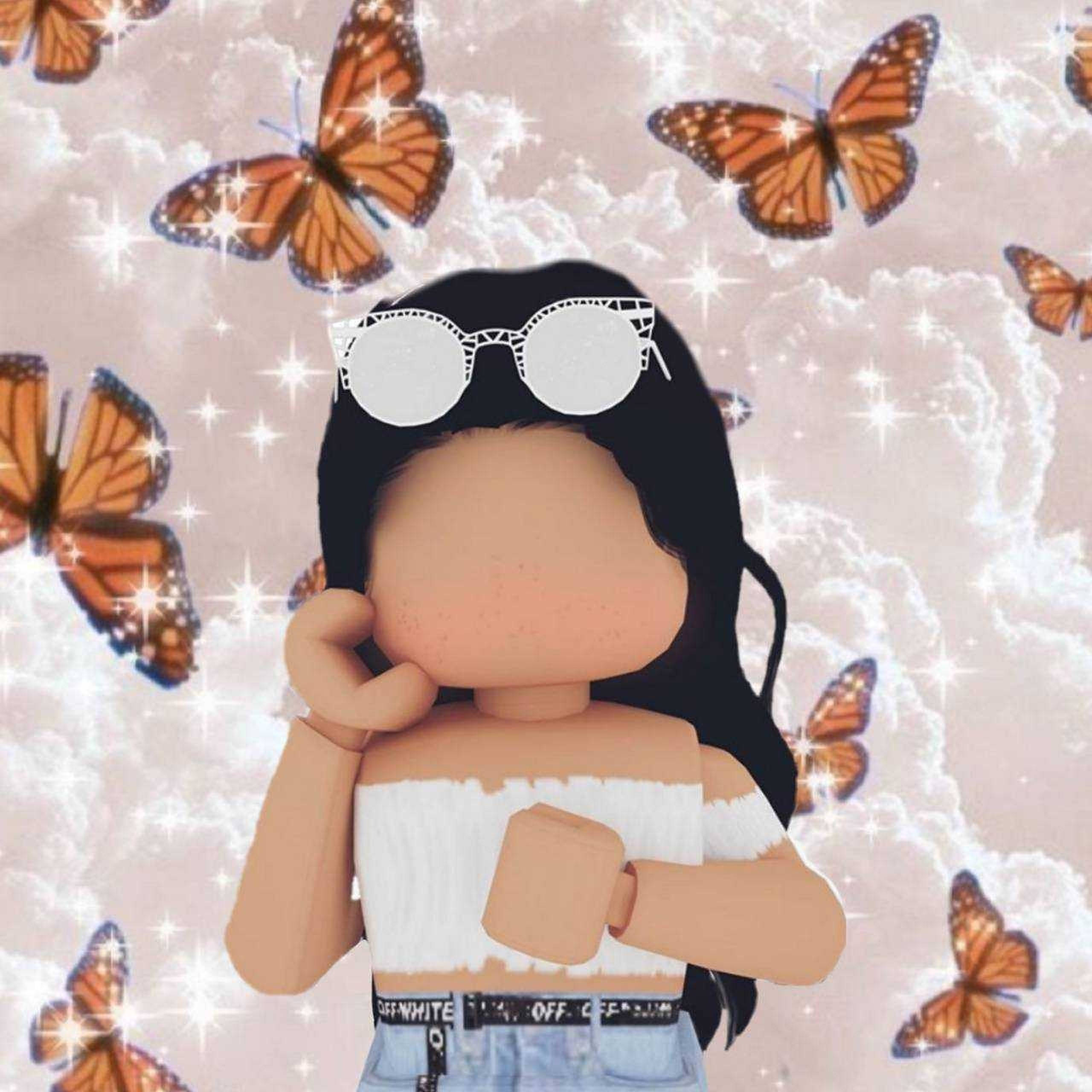 Roblox 女孩 桌布 壁紙 — 一個黑色頭髮、戴白色太陽眼鏡的Roblox角色，在充滿橙色帝王蝶的粉紅色閃亮背景前擺姿勢。