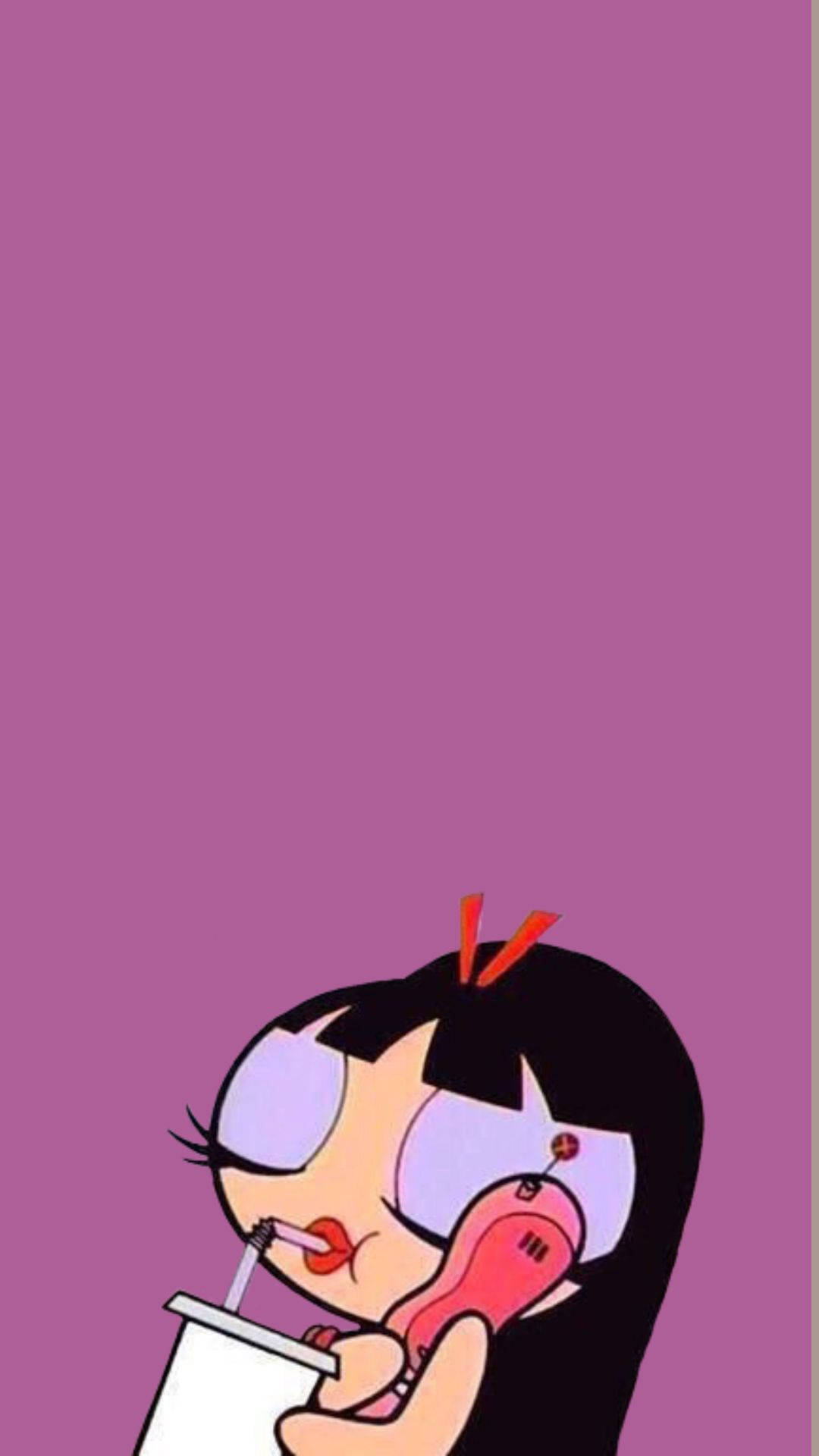 girls 桌布 壁紙 — 一個黑色頭髮、紅色天線的卡通女孩在純紫色背景前用吸管啜飲飲料。