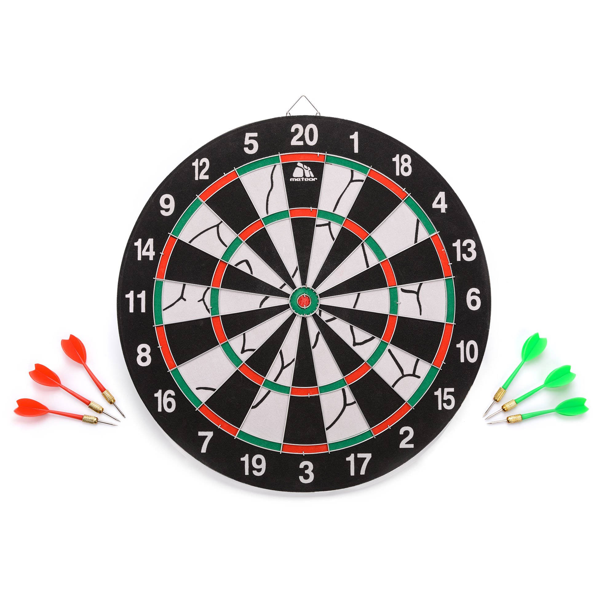 game 桌布 壁紙 — 一個黑色飛鏢靶，帶有紅色、綠色和白色扇區，周圍環繞著三支紅色和三支綠色飛鏢，背景為白色。