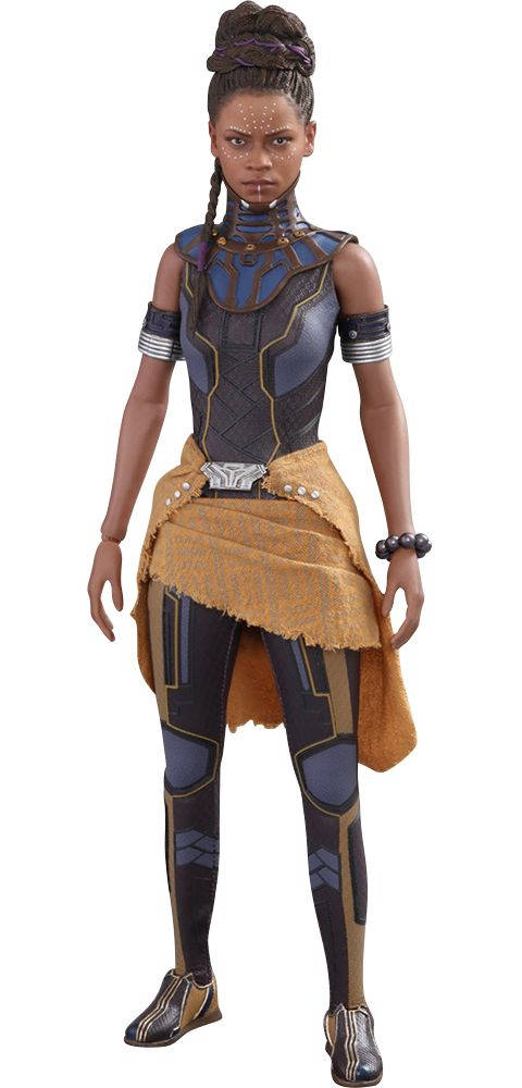 Shuri 桌布 壁紙 — 一個黑豹動作人偶，身穿細節豐富的藍色、金色和黑色盔甲，披著帶紋理的橙色披肩，擺出姿勢。