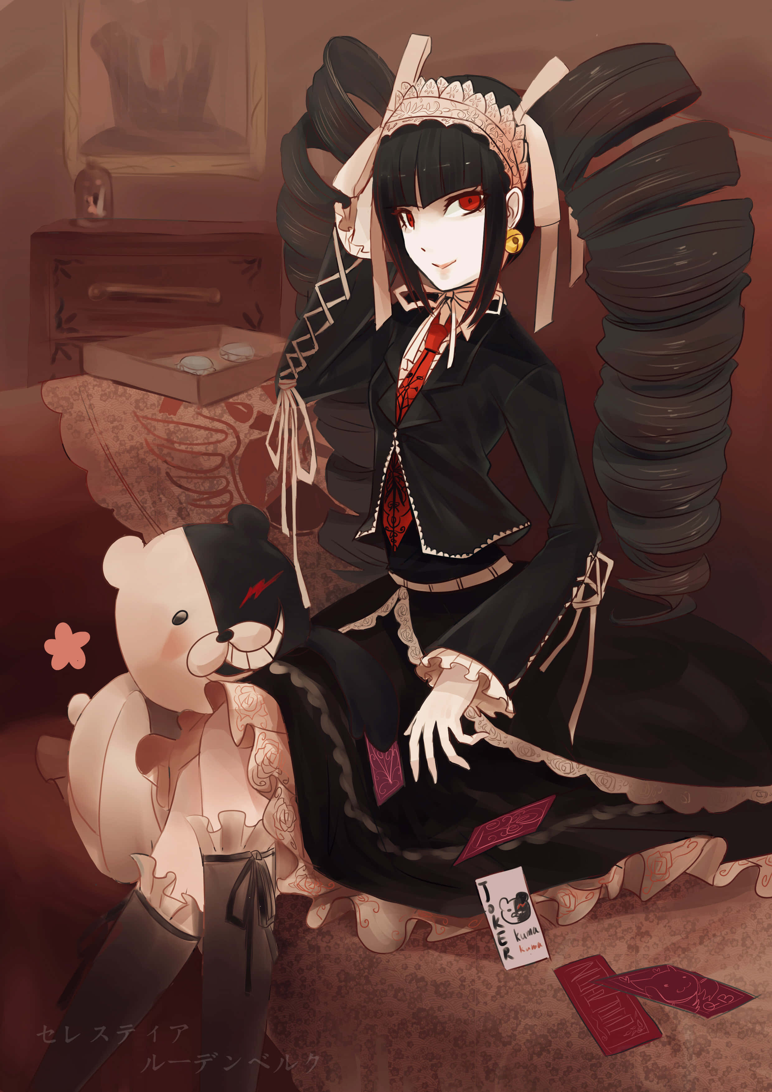 monokuma 桌布 壁紙 — 一個黑髮動漫女孩穿著黑色女僕裝，紅眼睛，坐在一個半黑的泰迪熊旁邊，房間燈光昏暗。