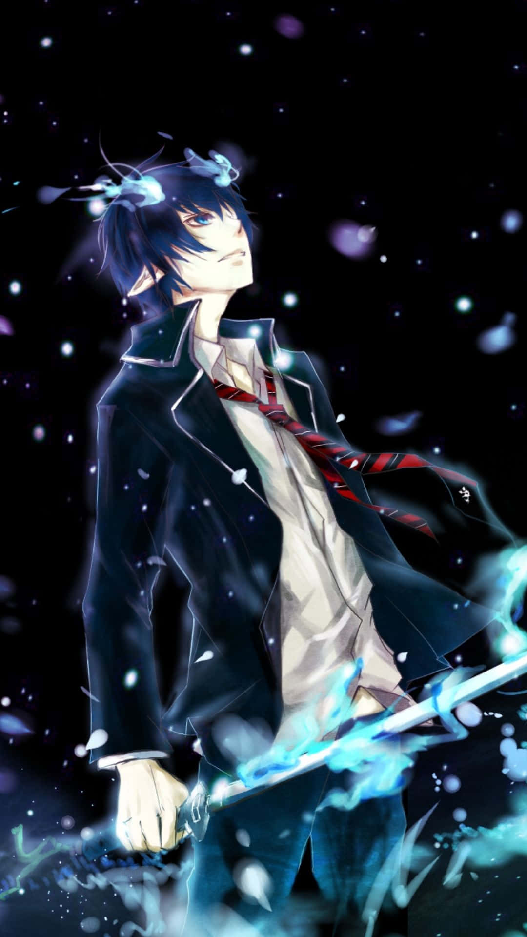 青之驅魔師 桌布 壁紙 — 一個黑髮的動漫男孩穿著校服，在繁星點點的夜空下揮舞著發光的藍色劍，周圍有飄浮的花瓣。