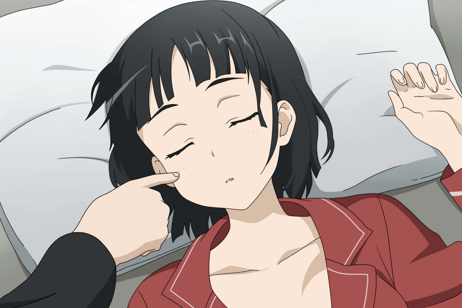 Suguha Kirigaya 桌布 壁紙 — 一個黑髮的年輕動漫女孩在床上安睡，一隻手輕輕觸碰她的臉頰。