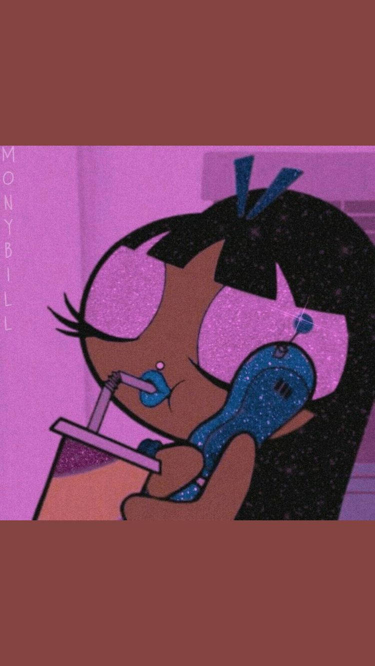 Powerpuff Girls 桌布 壁紙 — 一個黑髮粉紅眼睛的卡通女孩在紫色燈光下用吸管喝著閃閃發光的藍色飲料。
