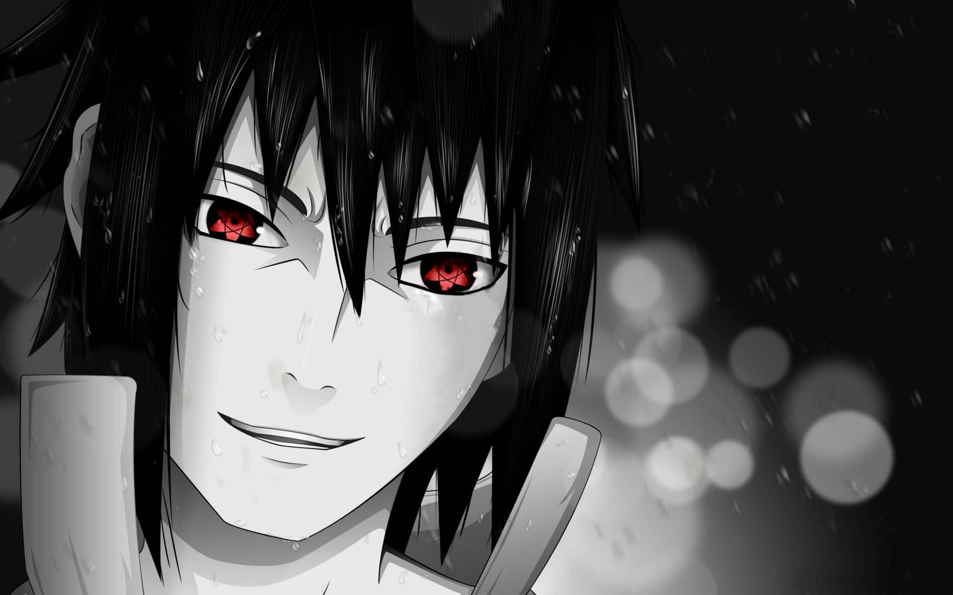 Sasuke Uchiha 4K Wallpaper 壁紙 — 一個黑髮紅眼、帶著微妙笑容的動漫角色特寫，站在雨中，背景昏暗並帶有散景燈光。