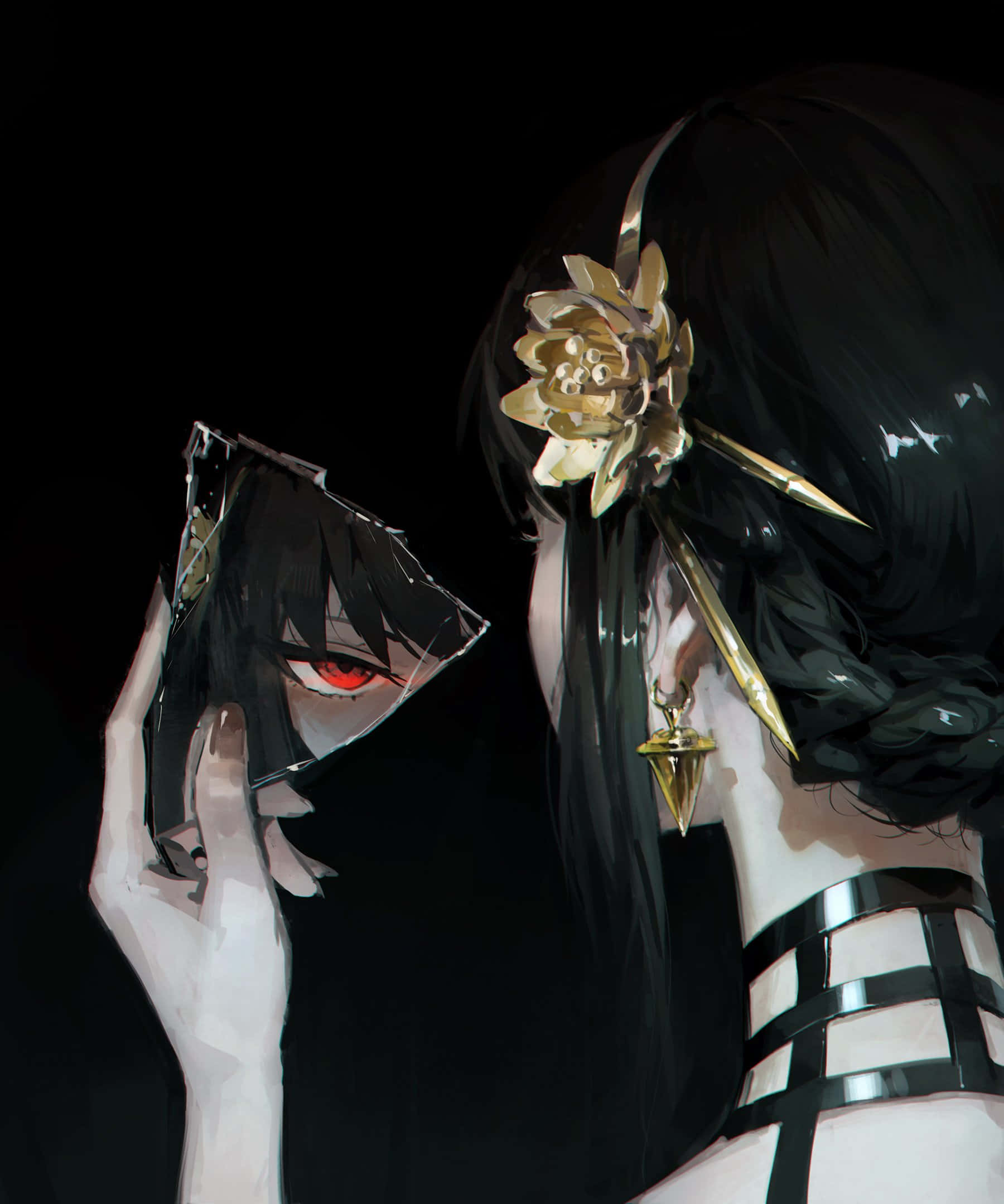 Anime Girl Aesthetic 桌布 壁紙 — 一個黑髮紅眼的動漫女孩拿著一塊破碎的鏡子，鏡子反射出她的臉，背景是黑色的。