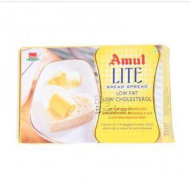 Product 桌布 壁紙 — 一包Amul Lite麵包醬，展示一片塗有奶油的麵包放在白色盤子上。
