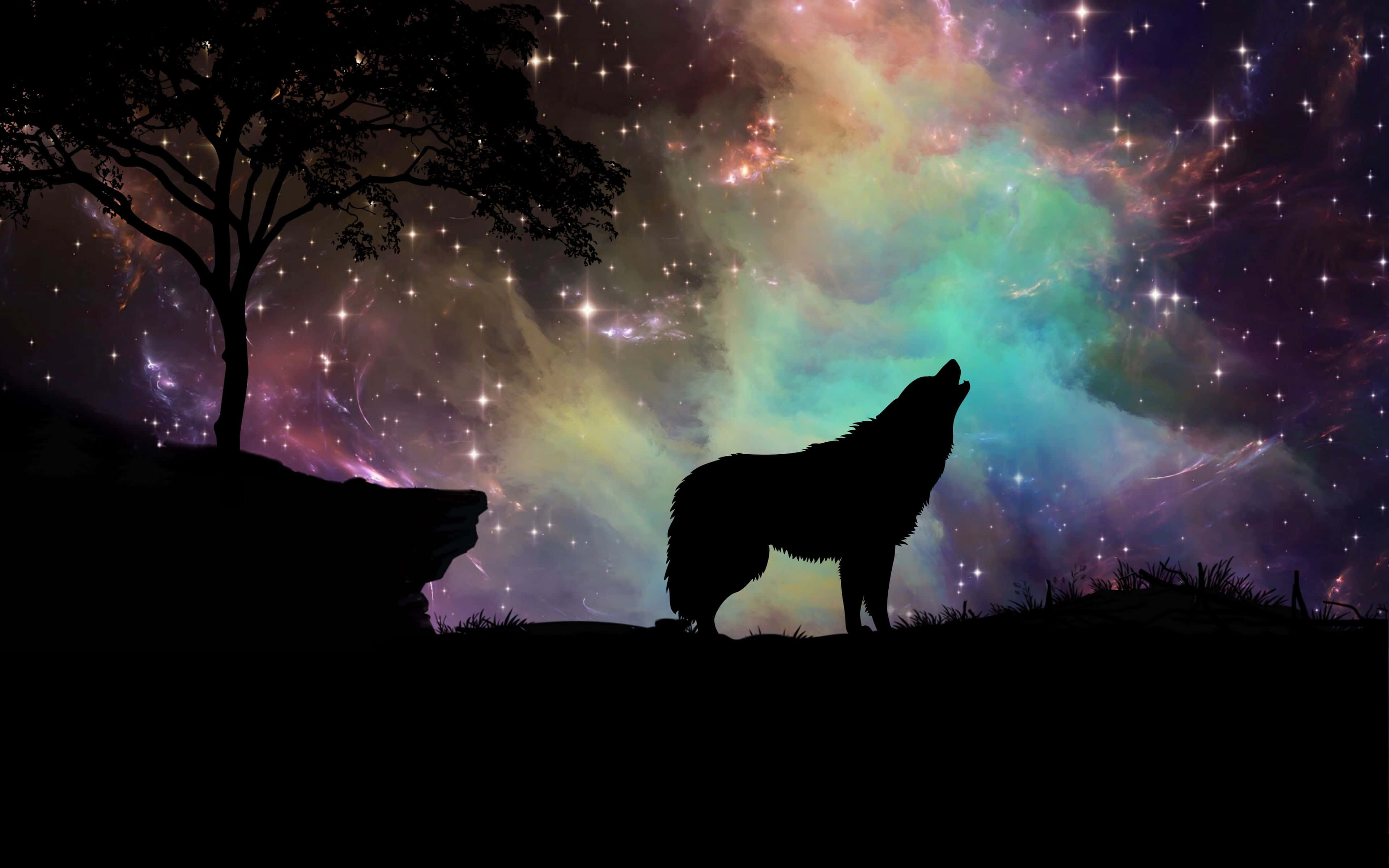 狼 桌布 壁紙 — 一匹孤獨的狼對著充滿星星和星雲的鮮豔宇宙天空嚎叫，背景是一棵剪影樹。