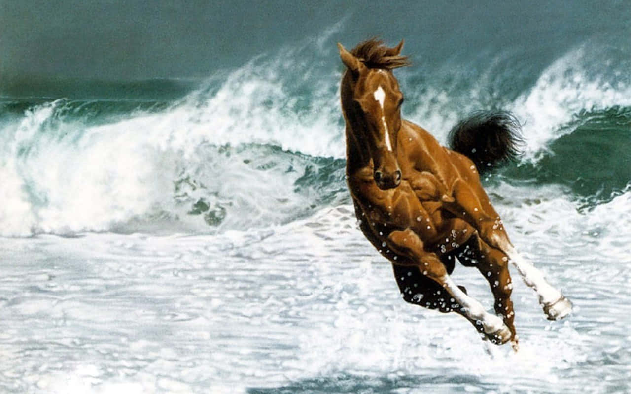 Pretty Horse 桌布 壁紙 — 一匹強壯的栗色馬跳過洶湧的海浪，白色的泡沫在它肌肉發達的身體周圍飛濺。