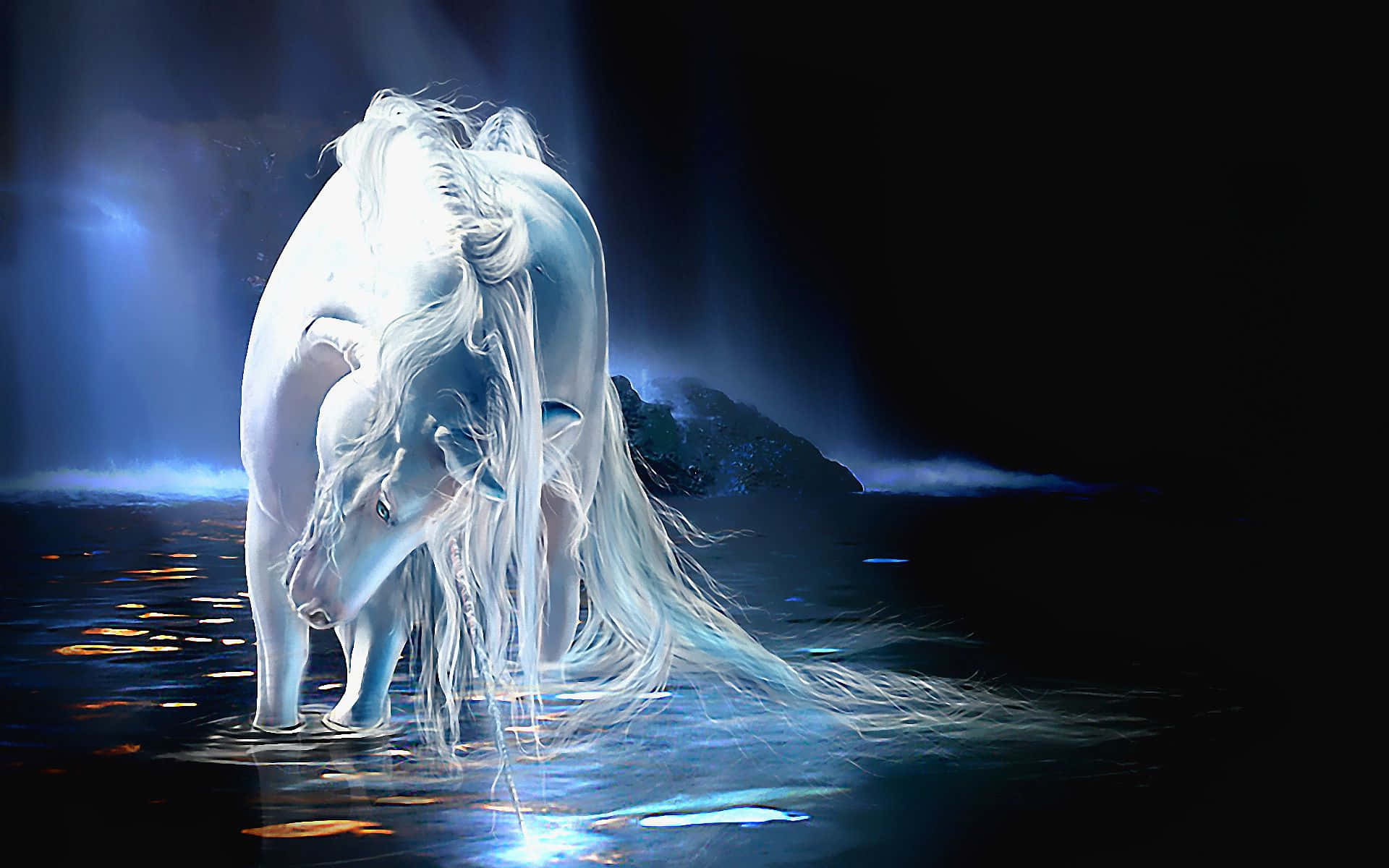 3d Unicorn 桌布 壁紙 — 一匹發光的白馬，鬃毛飄逸，站在發光的水中，在空靈的藍光下，以黑暗的背景為襯托。