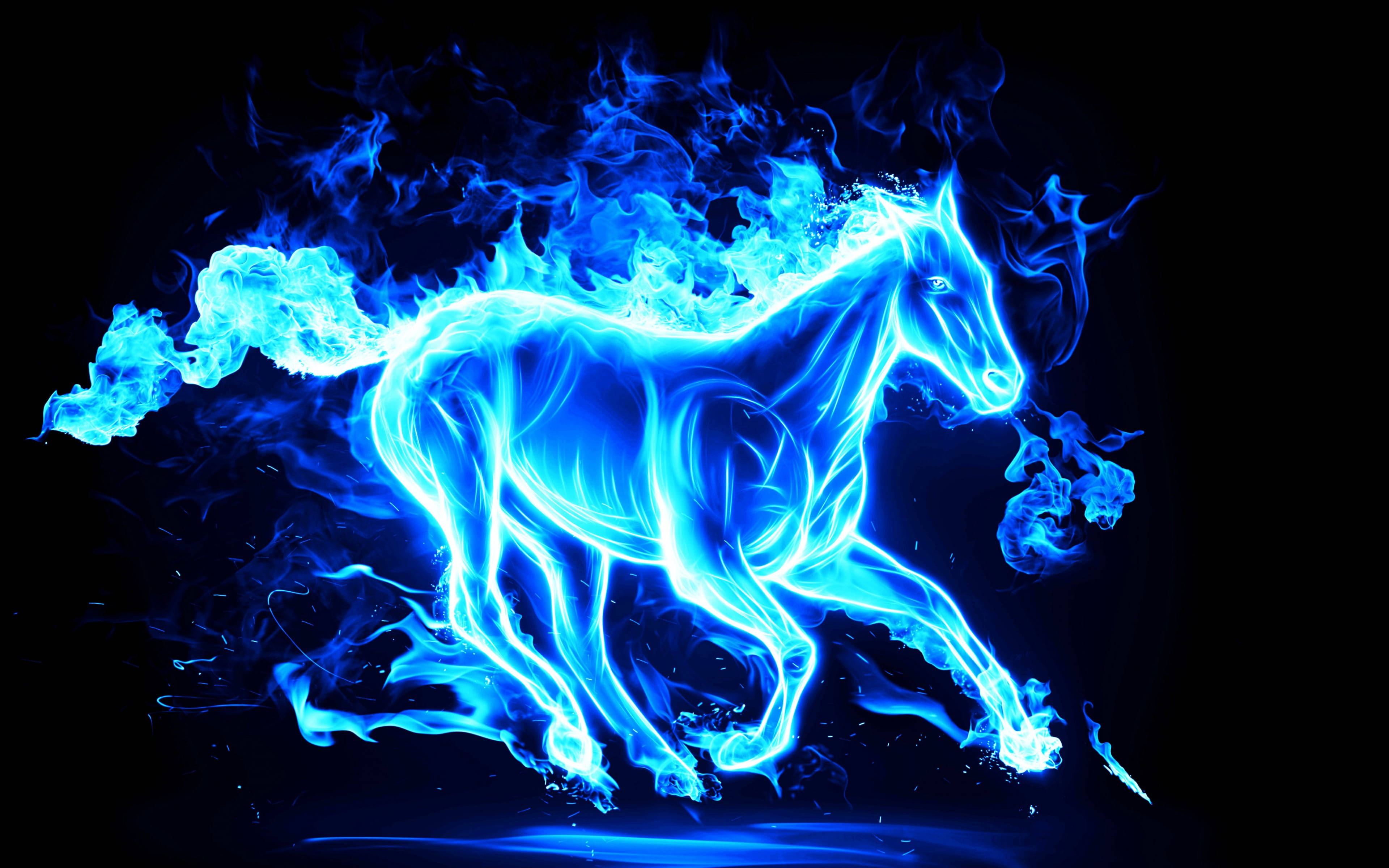 Flame 桌布 壁紙 — 一匹發光的藍色駿馬在黑色虛空中穿過電光火焰奔騰，散發超自然能量。