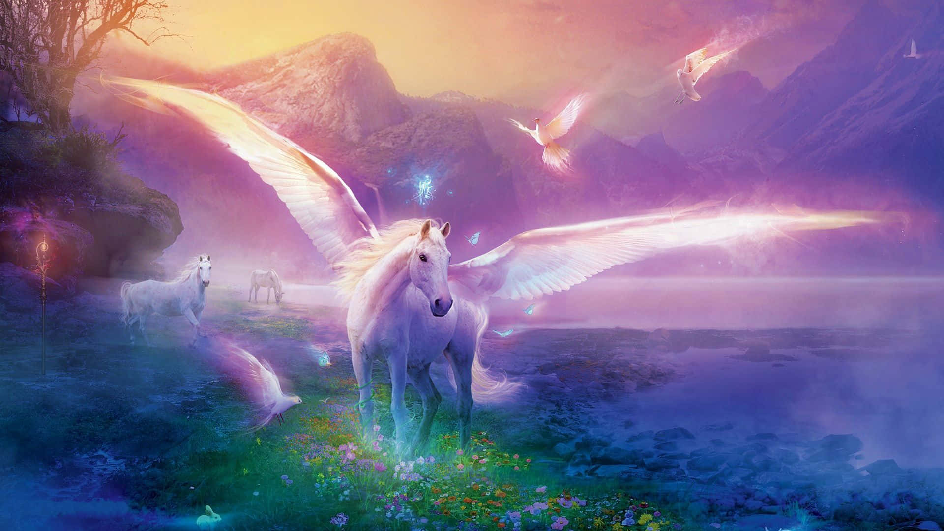 Enchanting 桌布 壁紙 — 一匹雄偉的白色有翼馬站在發光的草地上，背景有山脈和飛翔的生物，天空是充滿活力的日落。