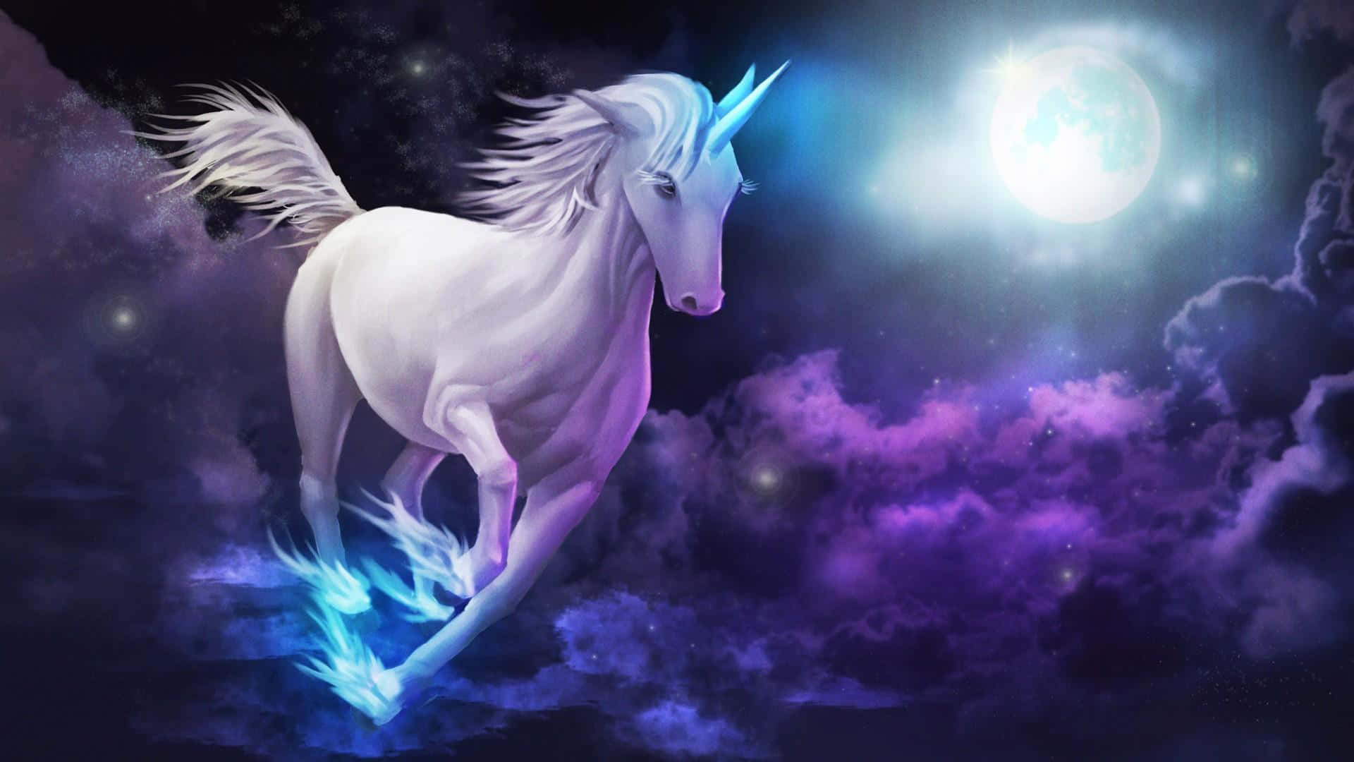 3d Unicorn 桌布 壁紙 — 一匹雄偉的白色獨角獸在發光的滿月下，帶著發光的藍色蹄子奔騰穿過宇宙夜空。