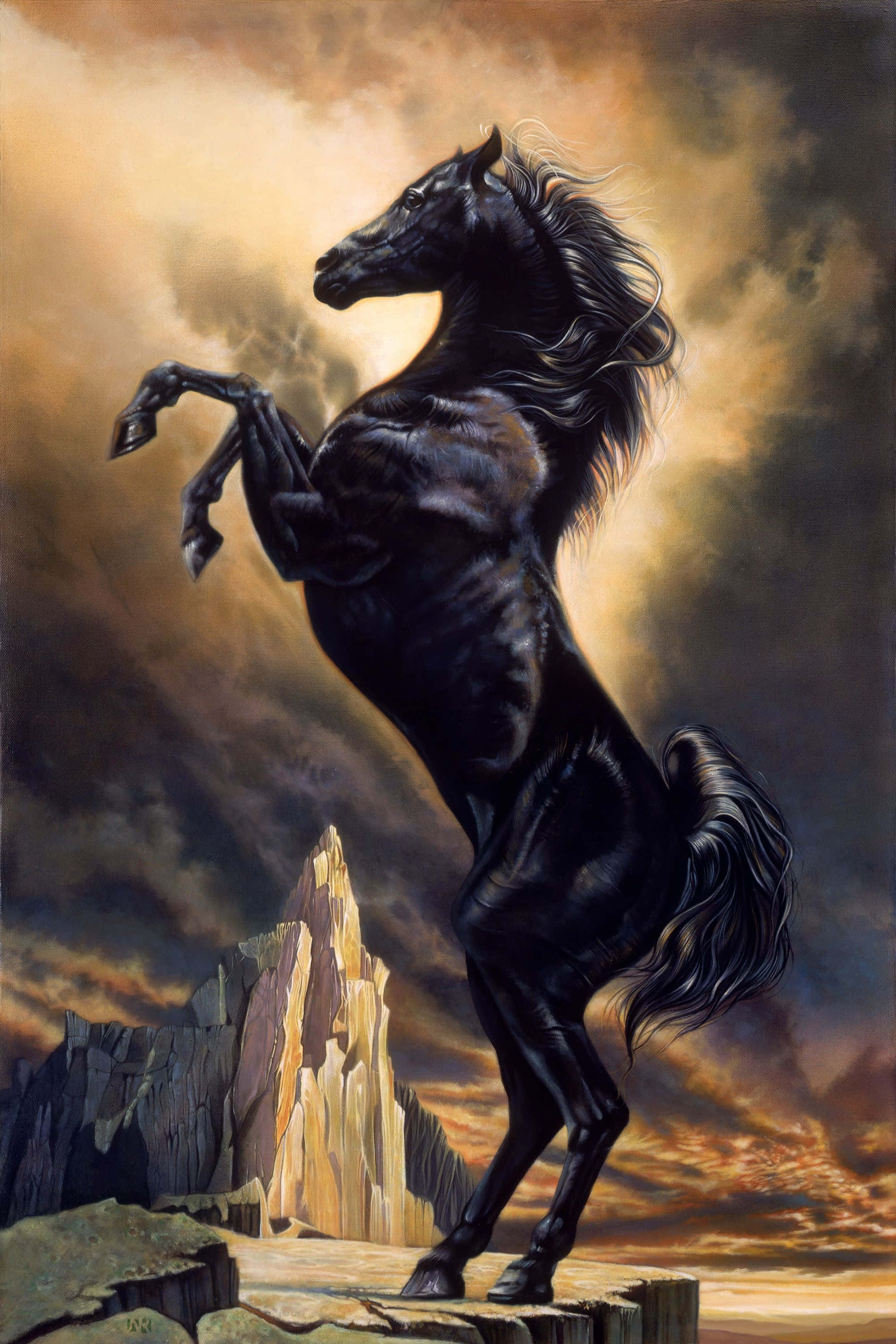 Black Horse 桌布 壁紙 — 一匹雄偉的黑色種馬在岩石懸崖上強力地後腿直立，背景是戲劇性的日落天空，下方是鋸齒狀的山脈。