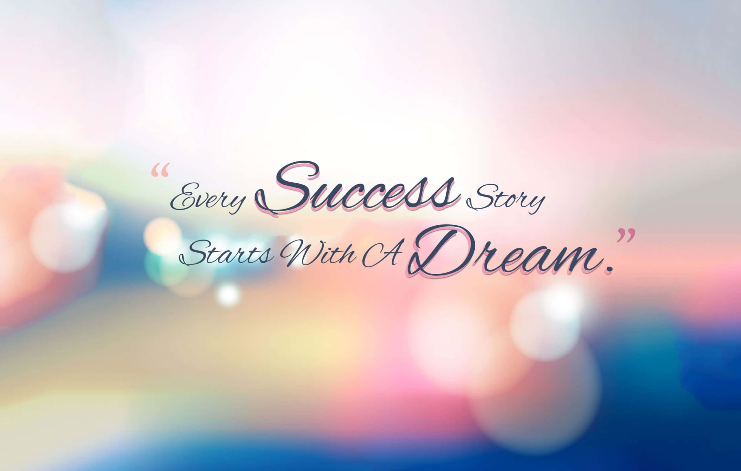 激勵 桌布 壁紙 — 一句勵志名言 Every Success Story Starts With A Dream 漂浮在柔和的粉彩散景背景上，帶有發光球體。