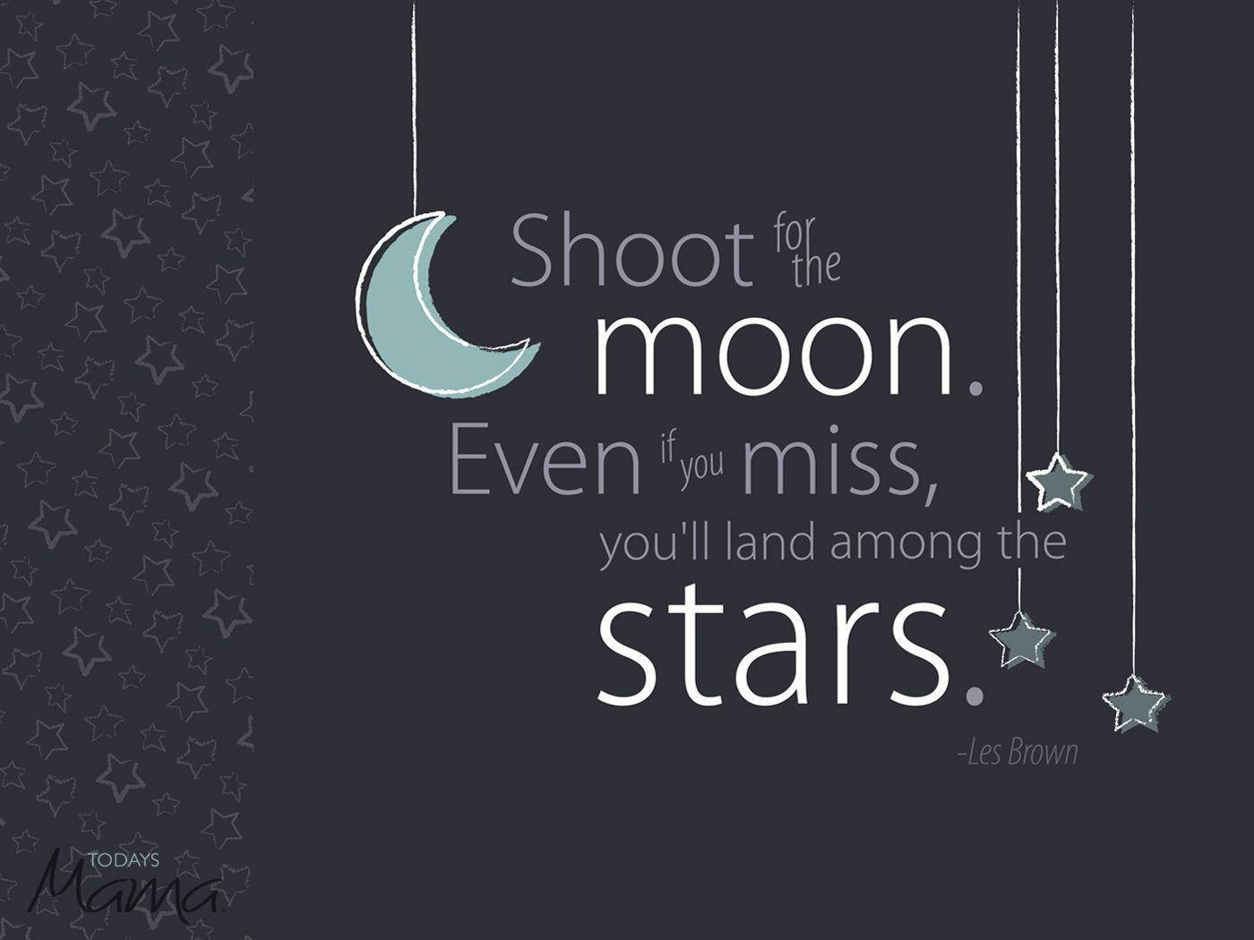 Inspirational Quotes 桌布 壁紙 — 一句勵志語錄掛在彎月和星星上，背景是黑暗的星空。