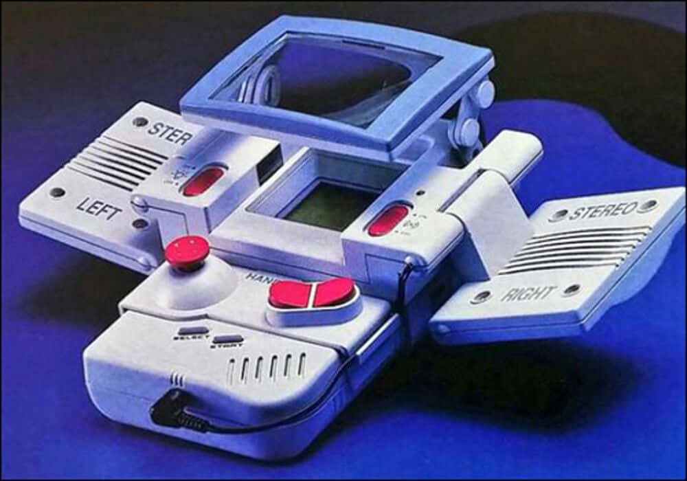 Gaming Accessories 桌布 壁紙 — 一台復古未來風格的手持遊戲裝置，藍銀色外殼，紅色按鈕，小螢幕，傾斜放置在深藍色表面上。