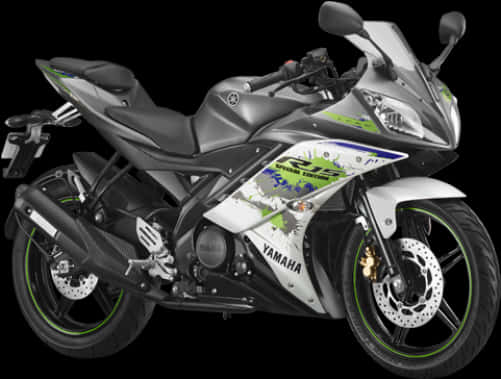 機車 桌布 壁紙 — 一台時尚的Yamaha運動機車，帶有銀白色和綠色點綴，在純黑色背景下矗立。