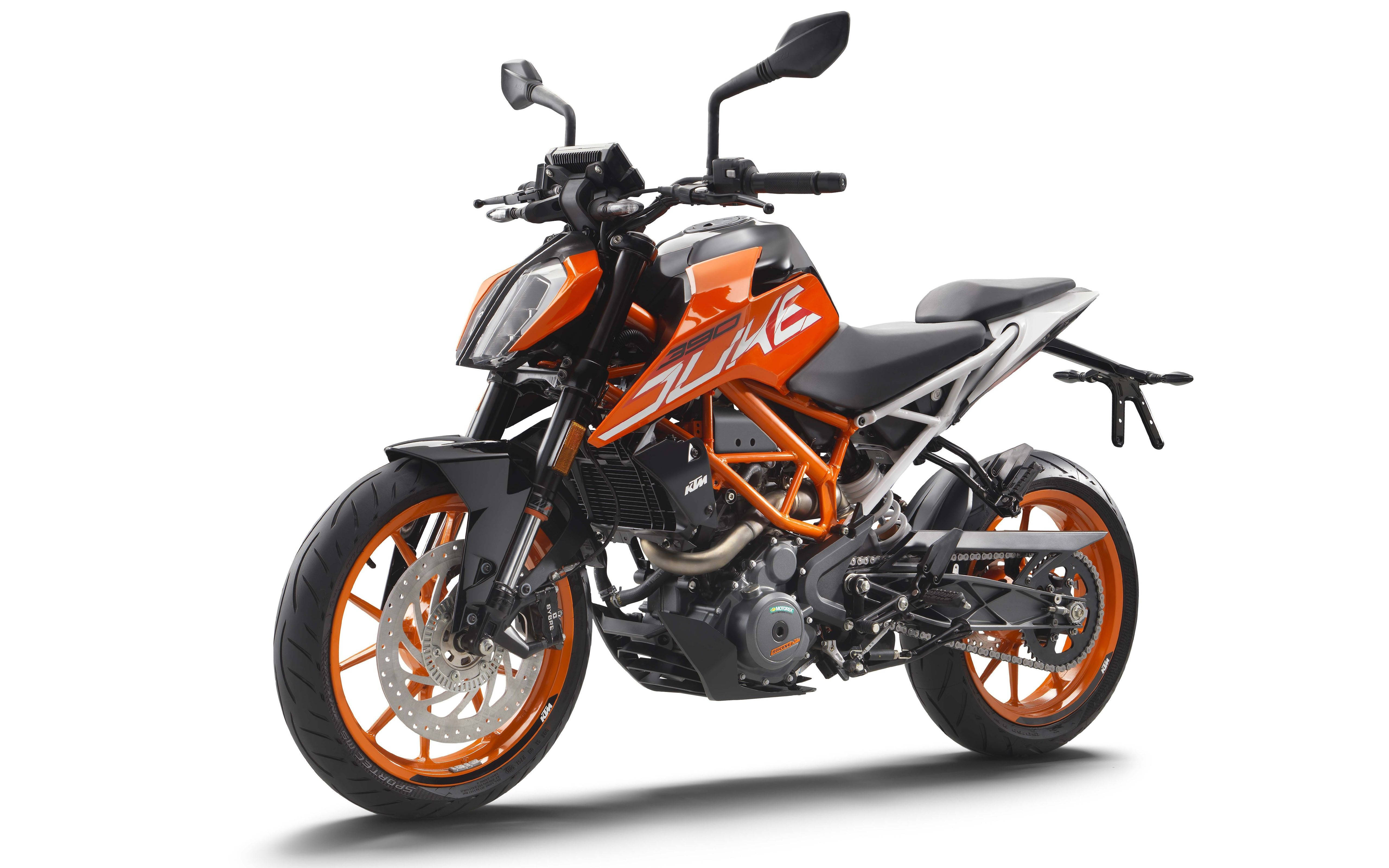 Ktm Bike 桌布 壁紙 — 一台時尚的橙色和黑色KTM Duke摩托車，在純白背景前蓄勢待發，展現其進取的跑車設計。