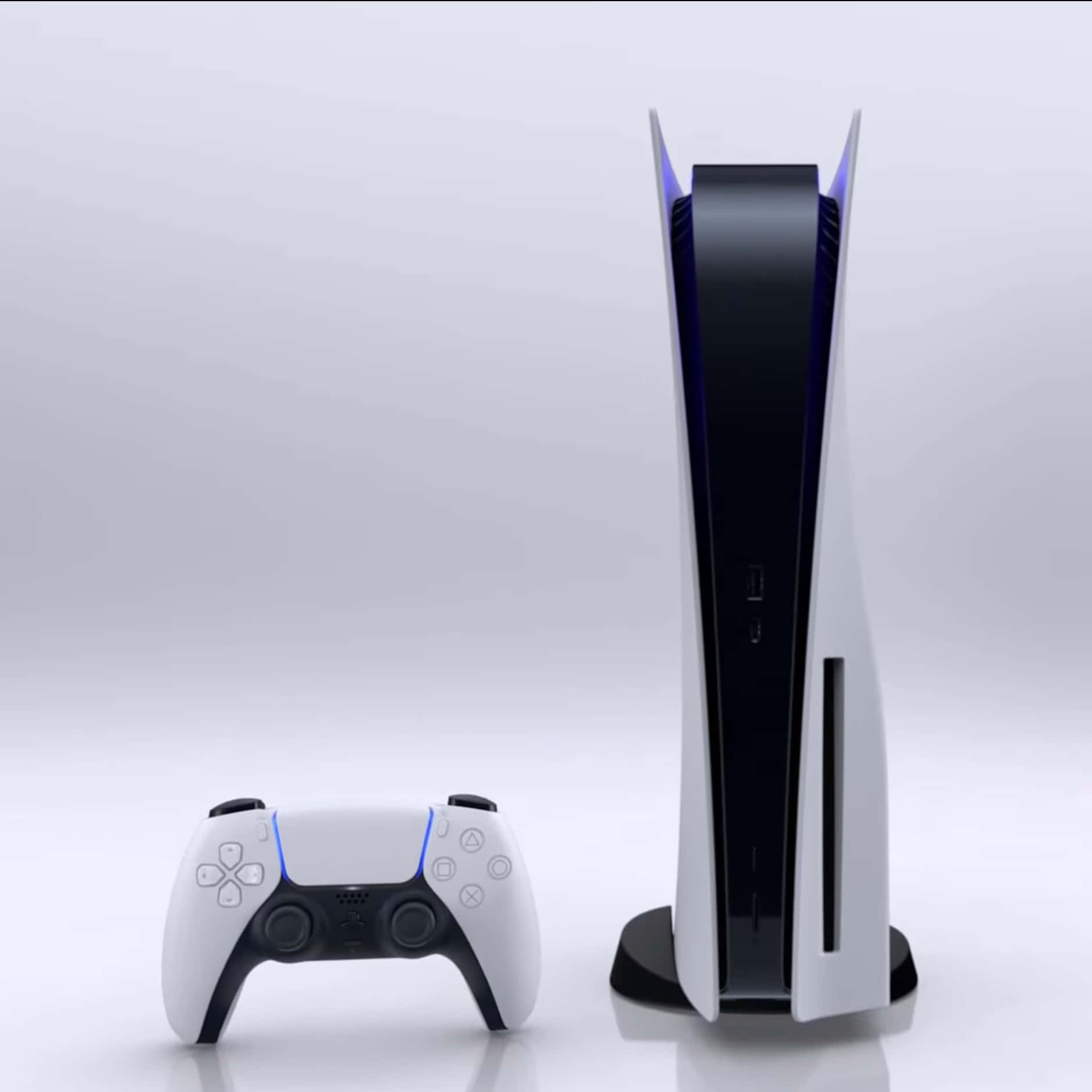 PS5 動態圖片 桌布 壁紙 — 一台時尚的白色和黑色PlayStation 5主機及其控制器，放置在簡約的白色表面上，背景為柔和的灰色。