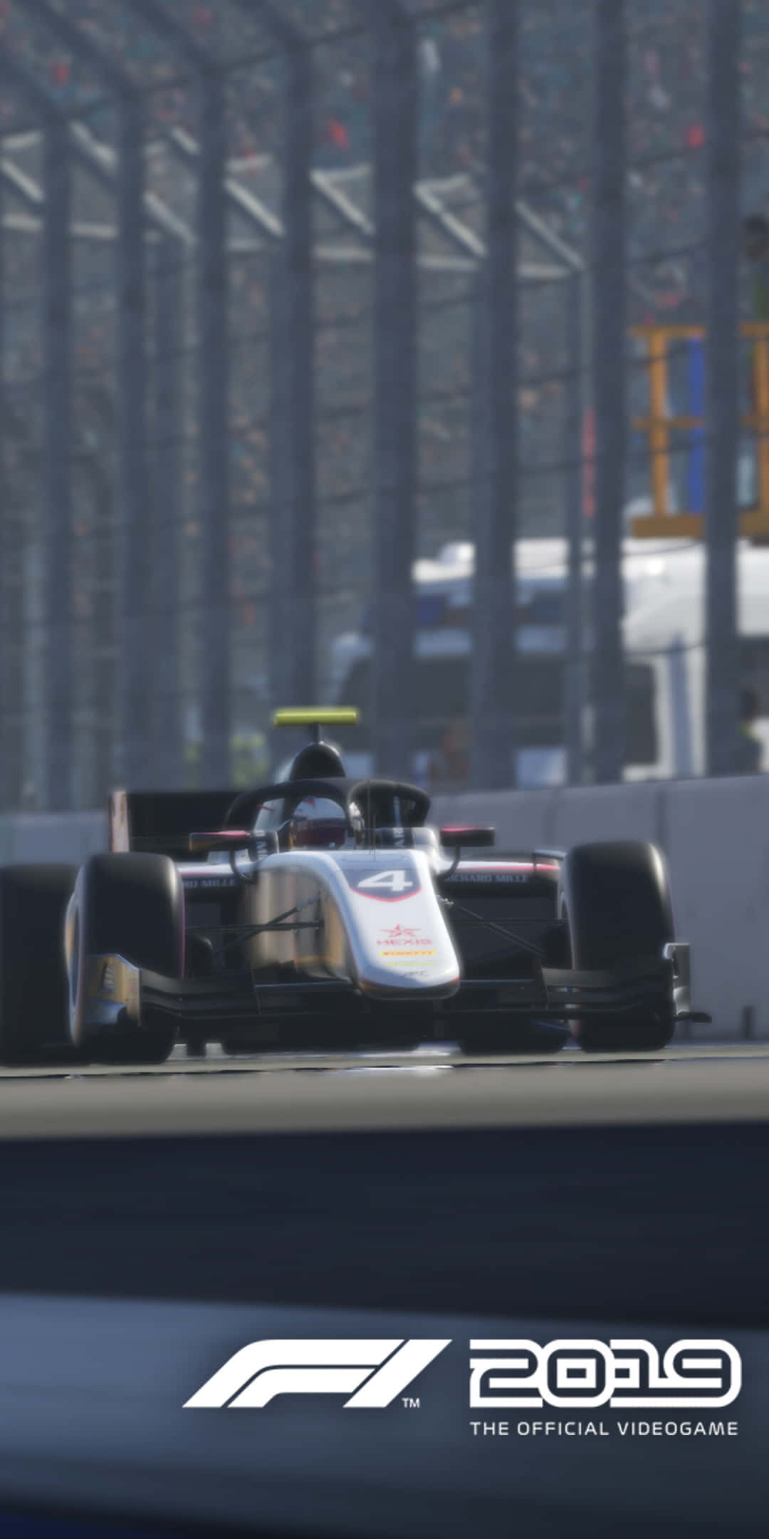 Pixel 3 F1 2019 桌布 壁紙 — 一台時尚的白色和黑色一級方程式賽車，車號4，在賽道上奔馳，背景是模糊的看台。