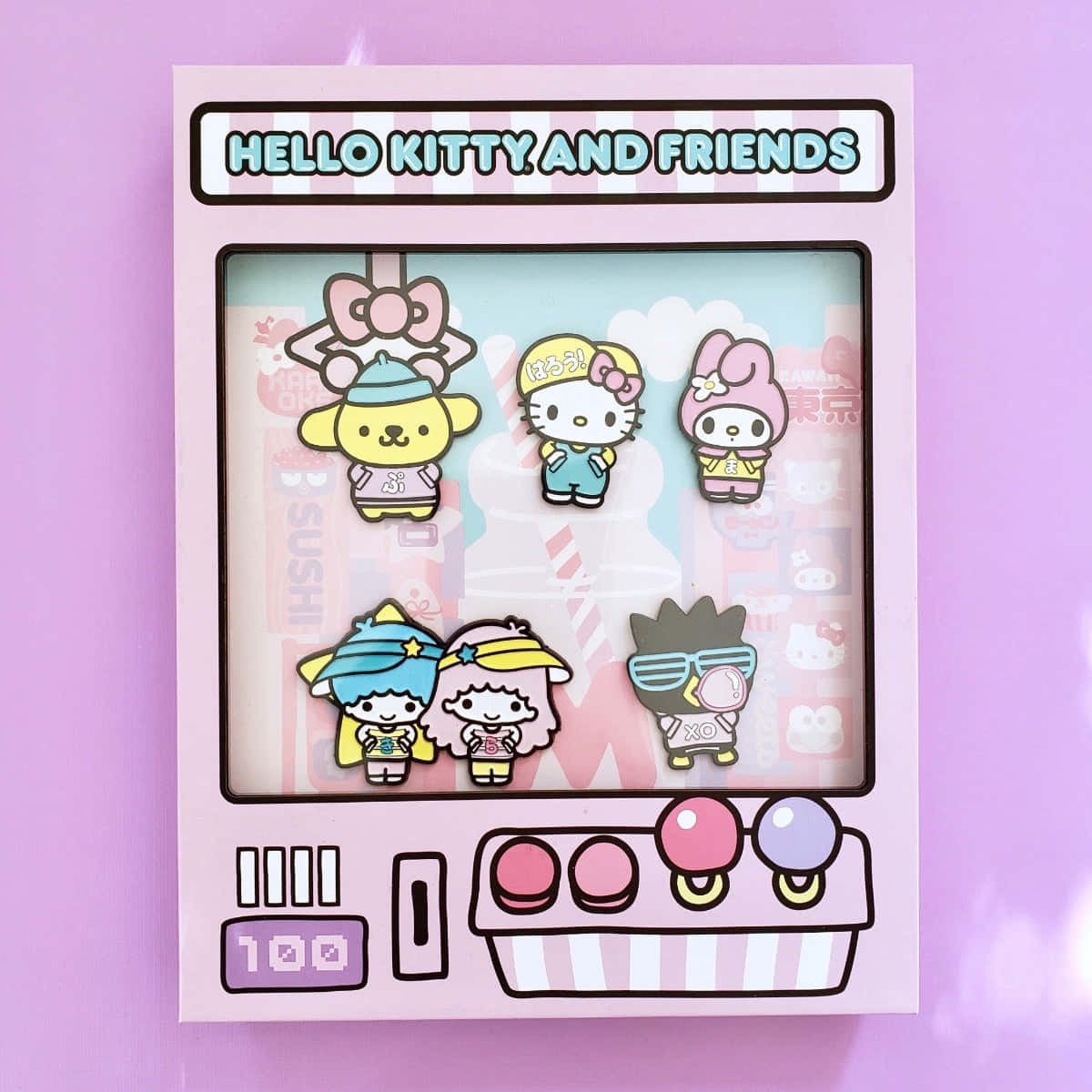Kawaii Hello Kitty 桌布 壁紙 — 一台粉紅色的自動販賣機在粉紫色背景下，販售可愛的Hello Kitty和朋友們的琺瑯徽章。