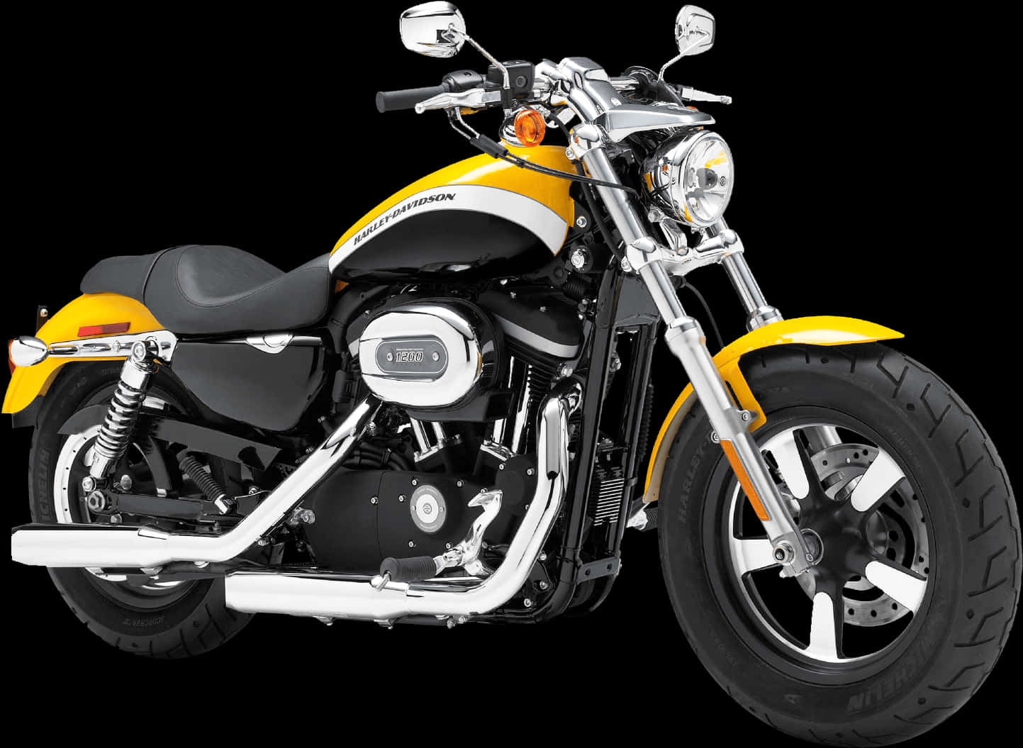 Vehicle 桌布 壁紙 — 一台黃黑配色、帶有鍍鉻裝飾的Harley-Davidson摩托車，在純黑背景上孤立地展示。