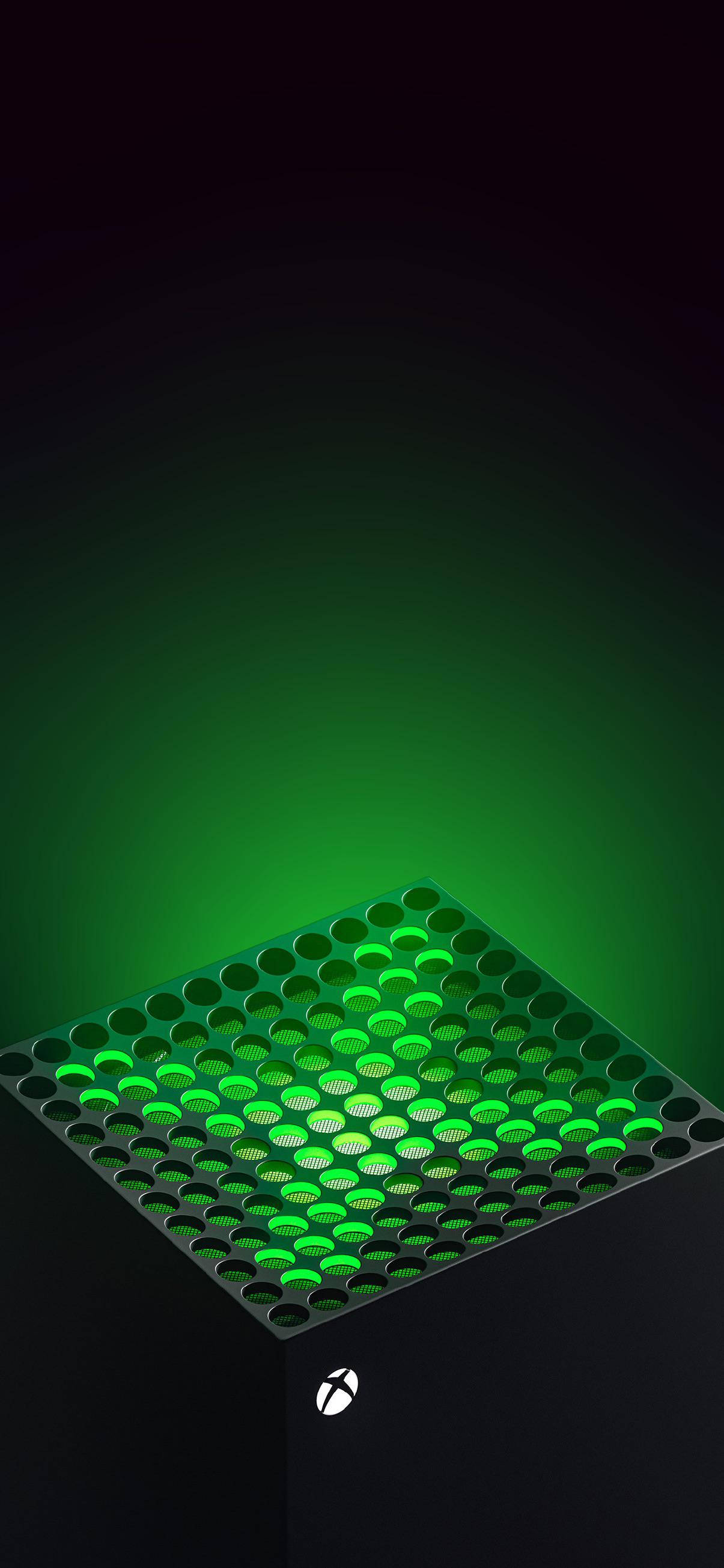 X 桌布 壁紙 — 一台黑色Xbox主機在深色漸層背景上，從其穿孔頂板發出鮮豔的綠光。