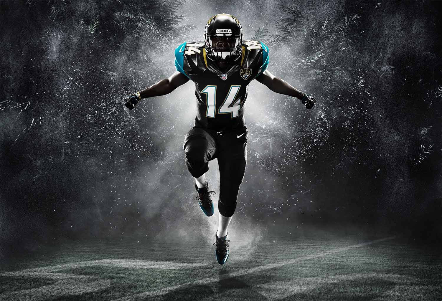NFL 美式足球 桌布 壁紙 — 一名傑克遜維爾美洲虎隊的14號美式足球員，在戲劇性燈光下動態地跳過霧濛濛的黑暗隧道。