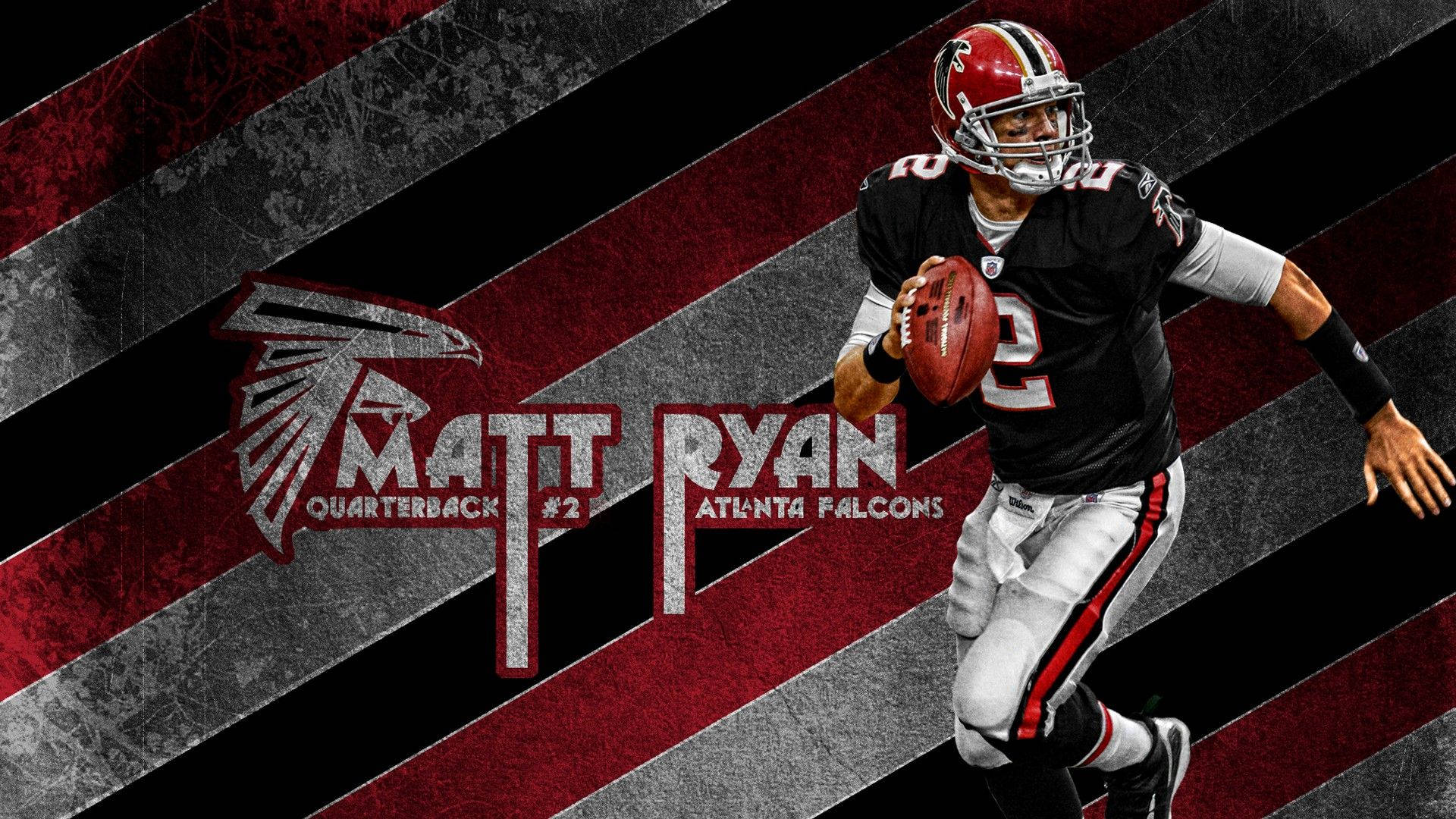 Matt Ryan 桌布 壁紙 — 一名充滿動感的美式足球四分衛身穿黑紅相間球衣，手持美式足球，在鮮明的斜紋背景前奔跑。