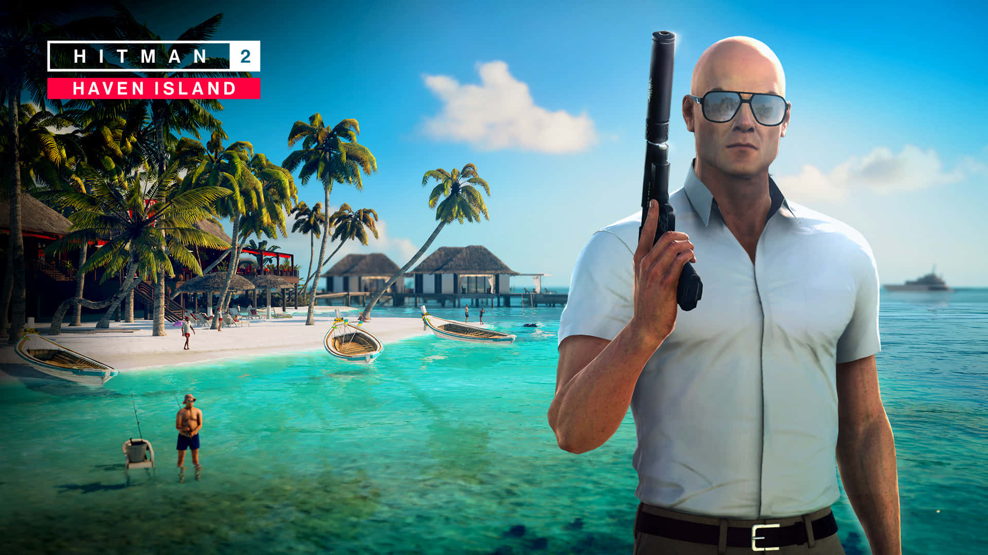 Hitman 2 桌布 壁紙 — 一名光頭殺手戴著太陽眼鏡，在熱帶島嶼背景下手持消音手槍，背景有棕櫚樹、水上平房和碧綠海水。