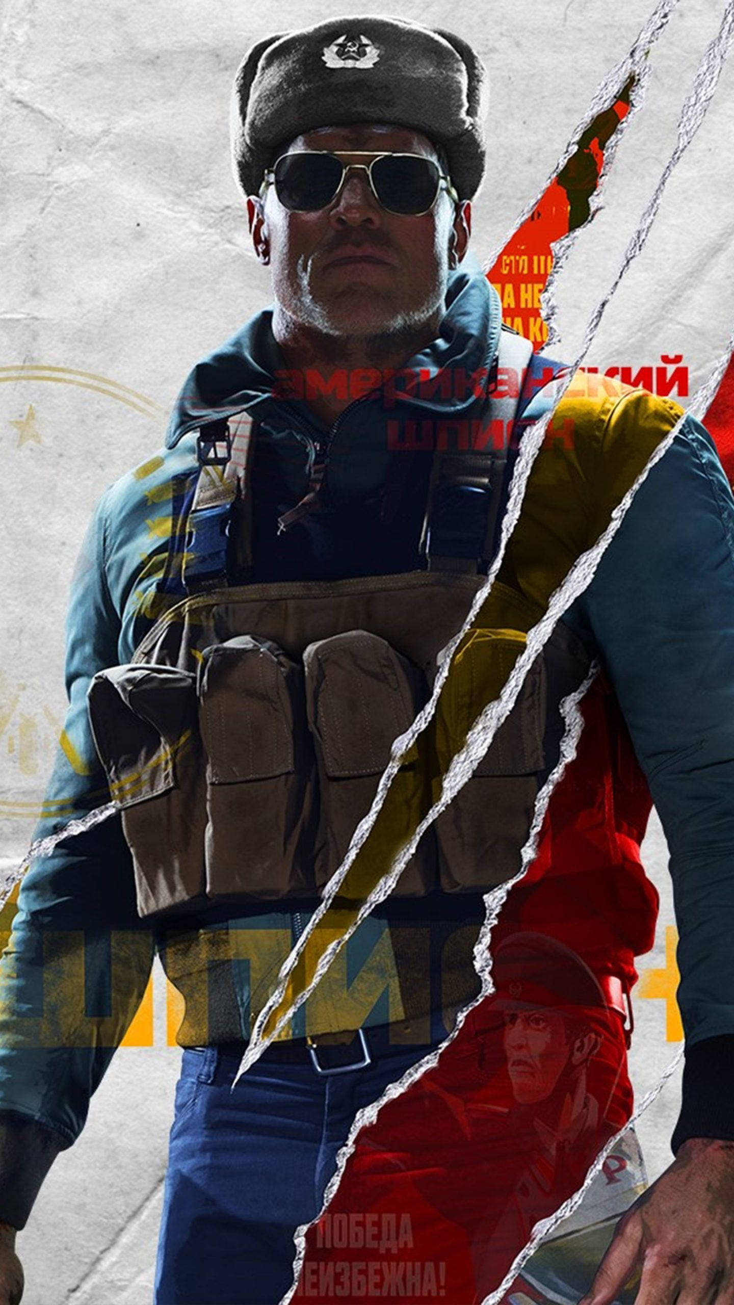 Cod 桌布 壁紙 — 一名嚴肅的士兵身穿戰術裝備和太陽眼鏡，站在撕裂的背景前，露出泛紅的戰場場景。