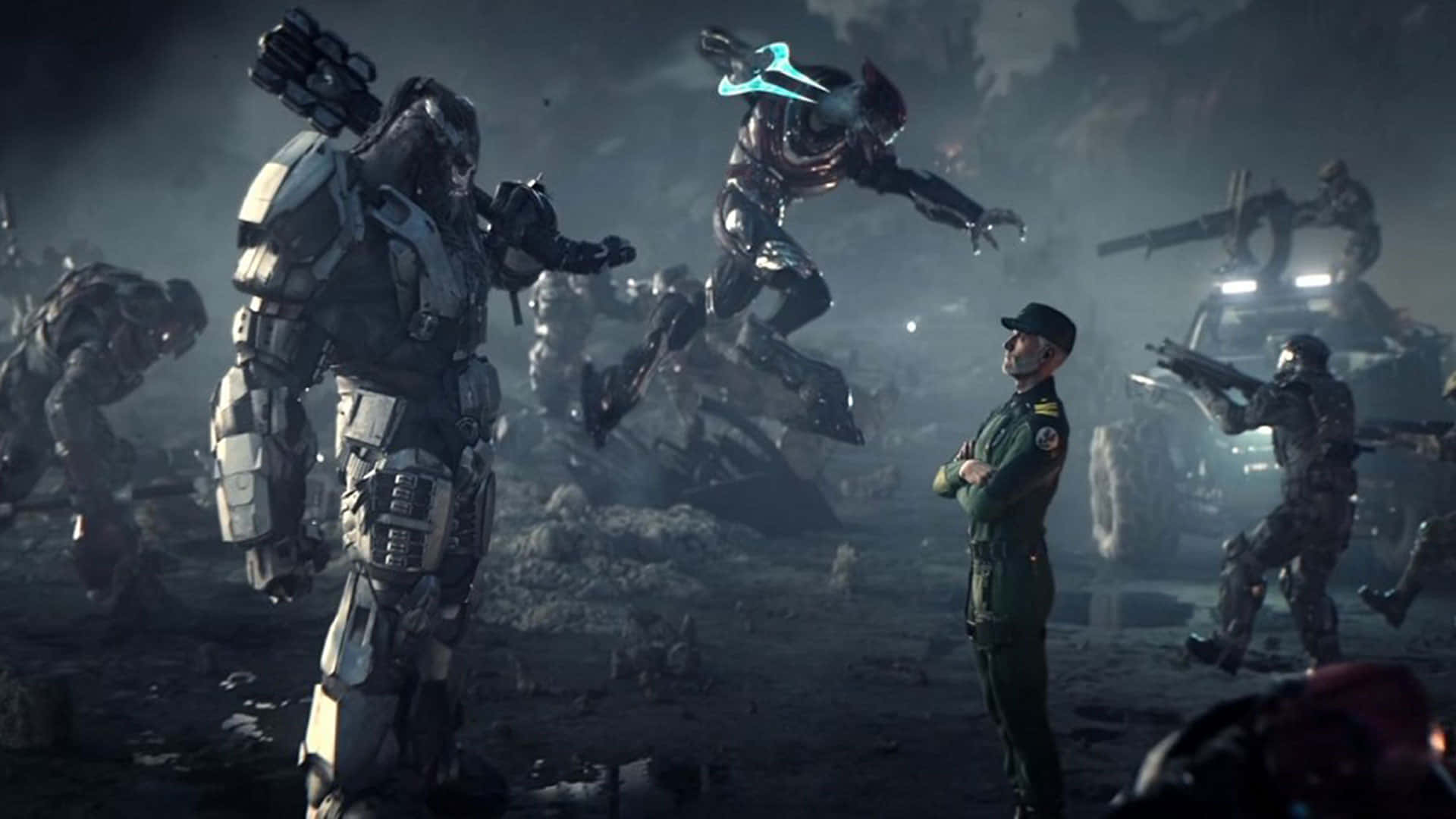 Halo Spartans 桌布 壁紙 — 一名士兵冷靜地站立，而巨型裝甲機甲在煙霧瀰漫的戰區中戰鬥，伴隨著發光的武器和碎片。