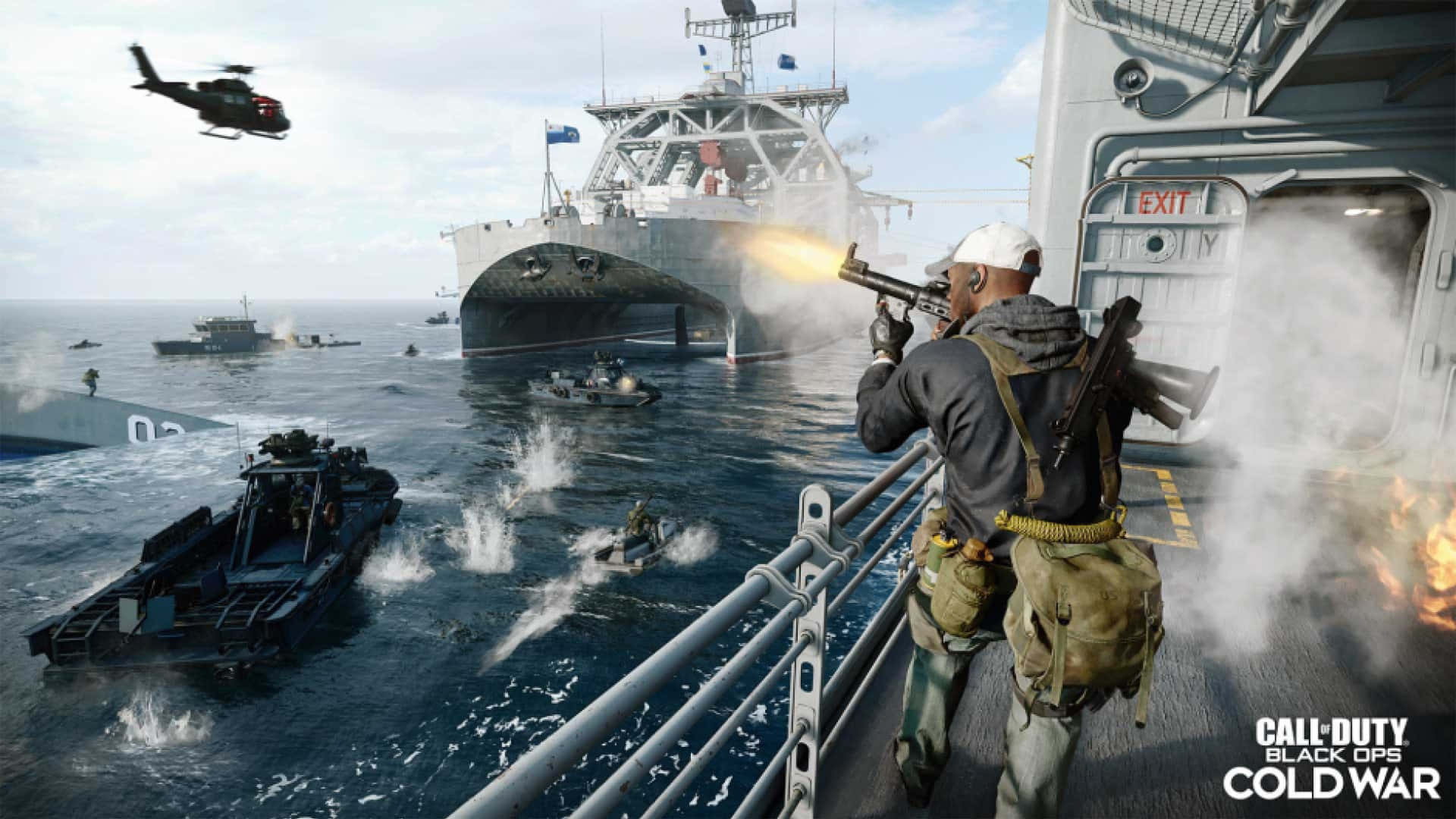 1080p Call Of Duty Black Ops Cold War 桌布 壁紙 — 一名士兵在軍艦甲板上開火，直升機和快艇在混亂的海洋海軍交戰中戰鬥。